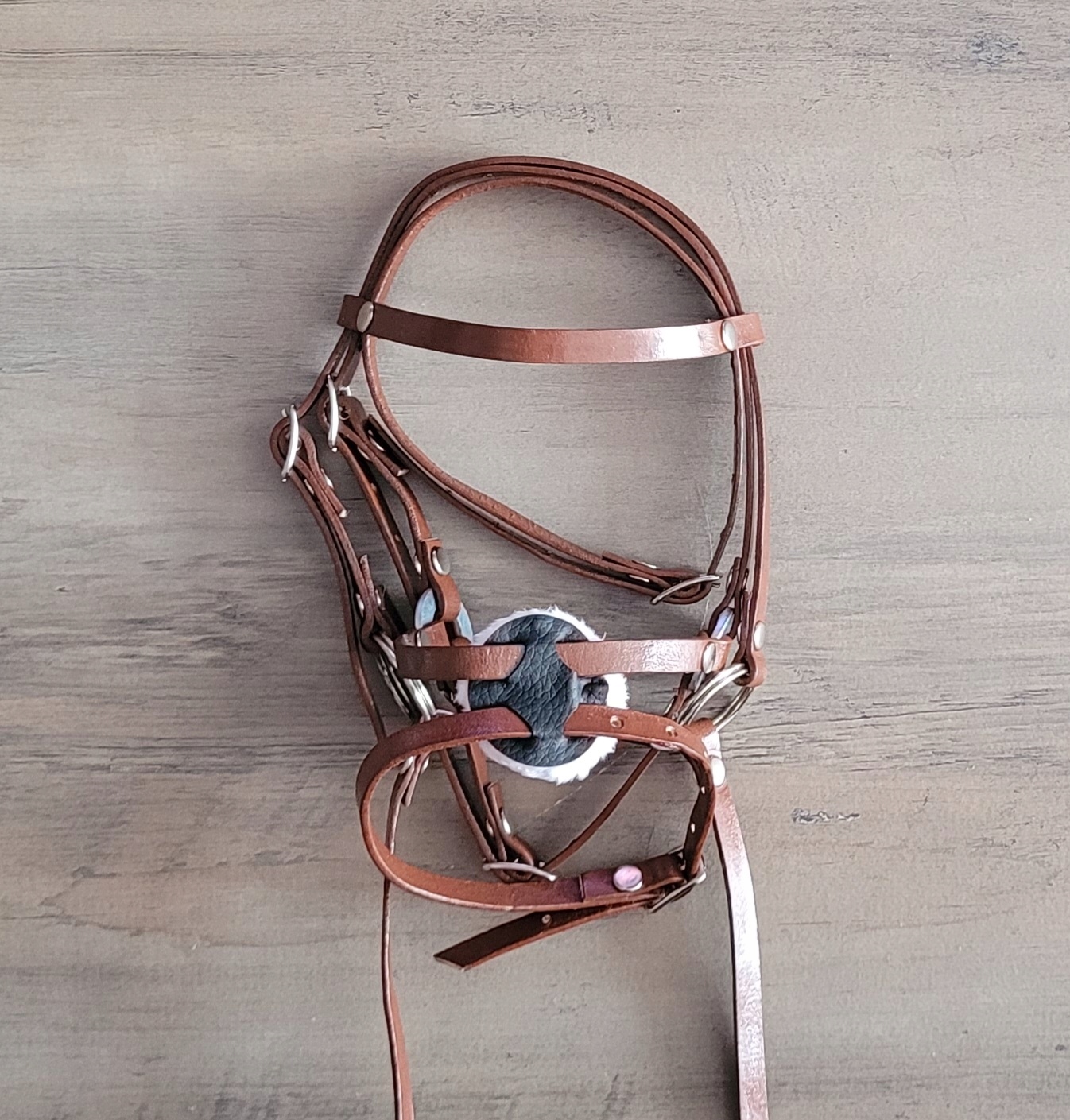 Ohlávka mexická pro hobby horse Hnědá velikost M (A4 až A3) nastavitelná