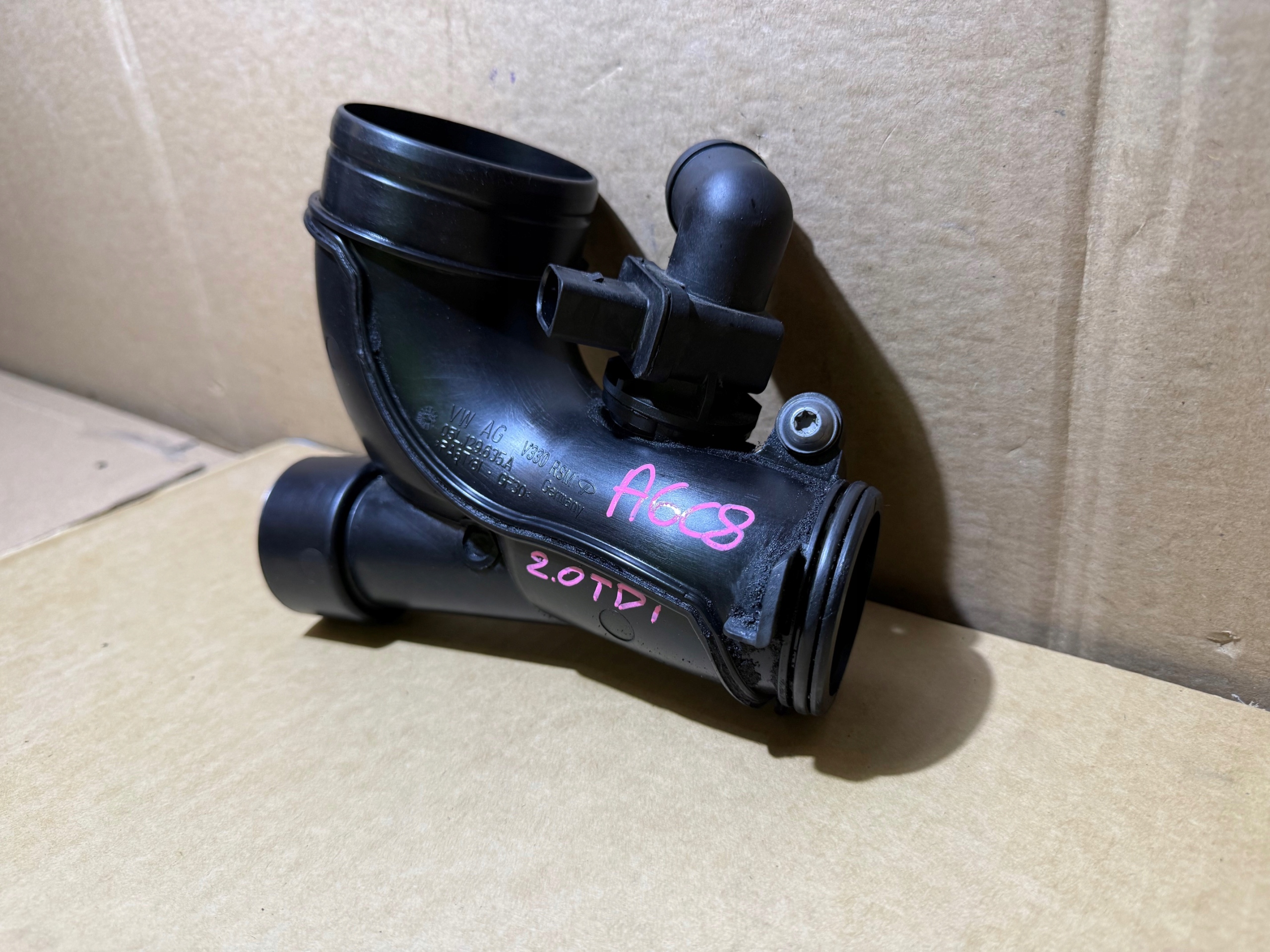 AUDI A6 C8 2.0 TDI rohr DOLOT KROCIEC luft 05L129635A