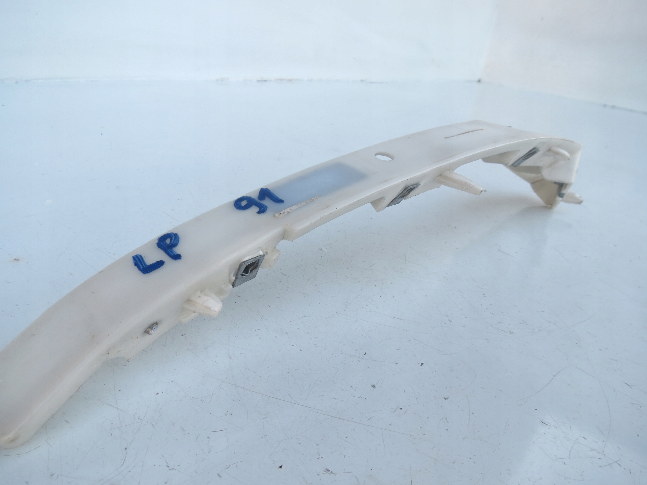 support holder frame of a bumper left front front CHEVROLET CAMARO 17-23