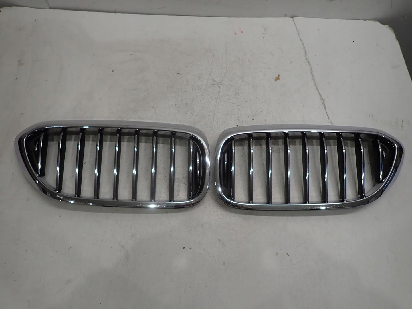 maska bubrezi BMW 5 G30 G31 2018- 7473701
