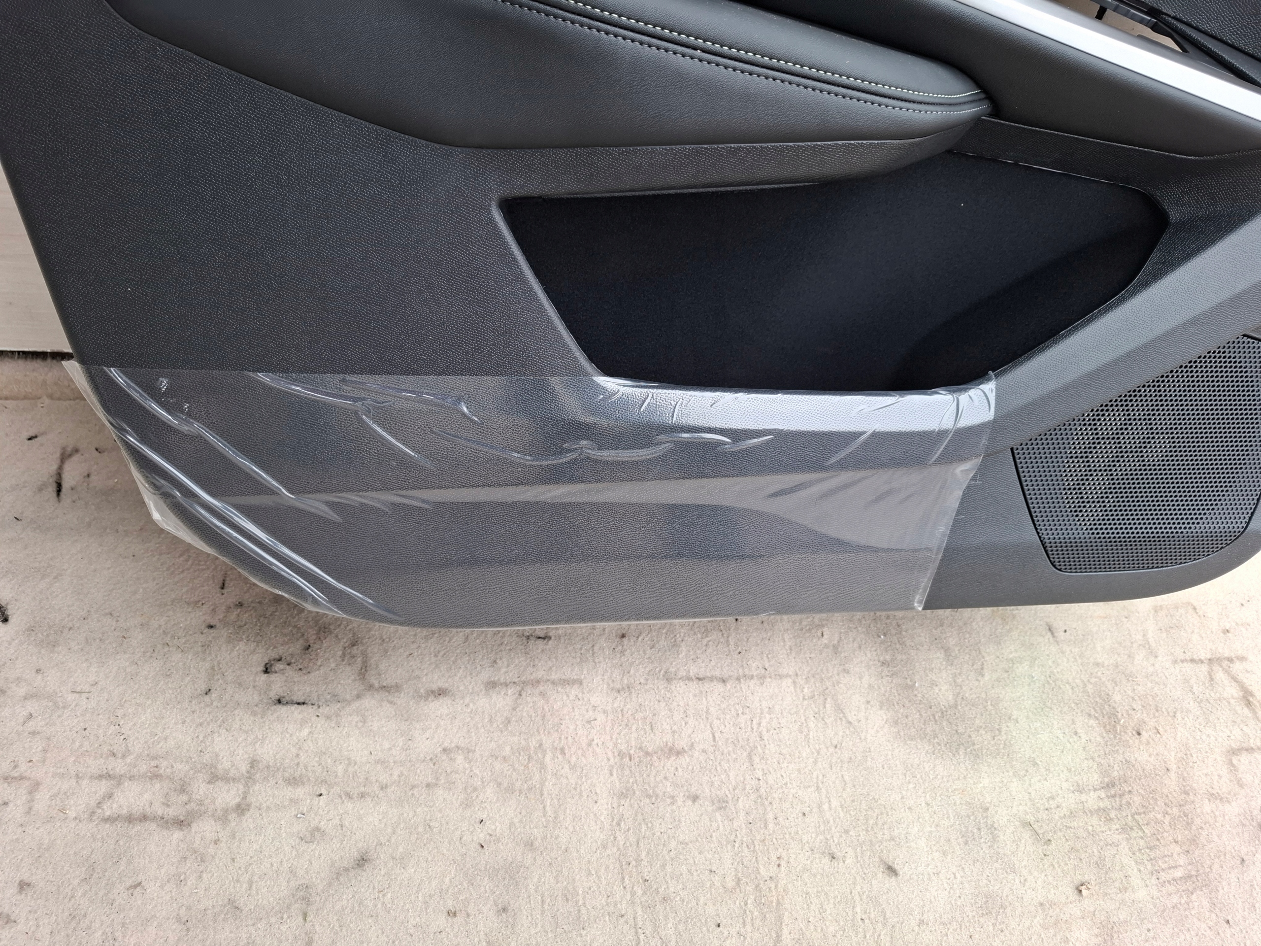 Peugeot 5008 III 2025 side upholstery door left front left