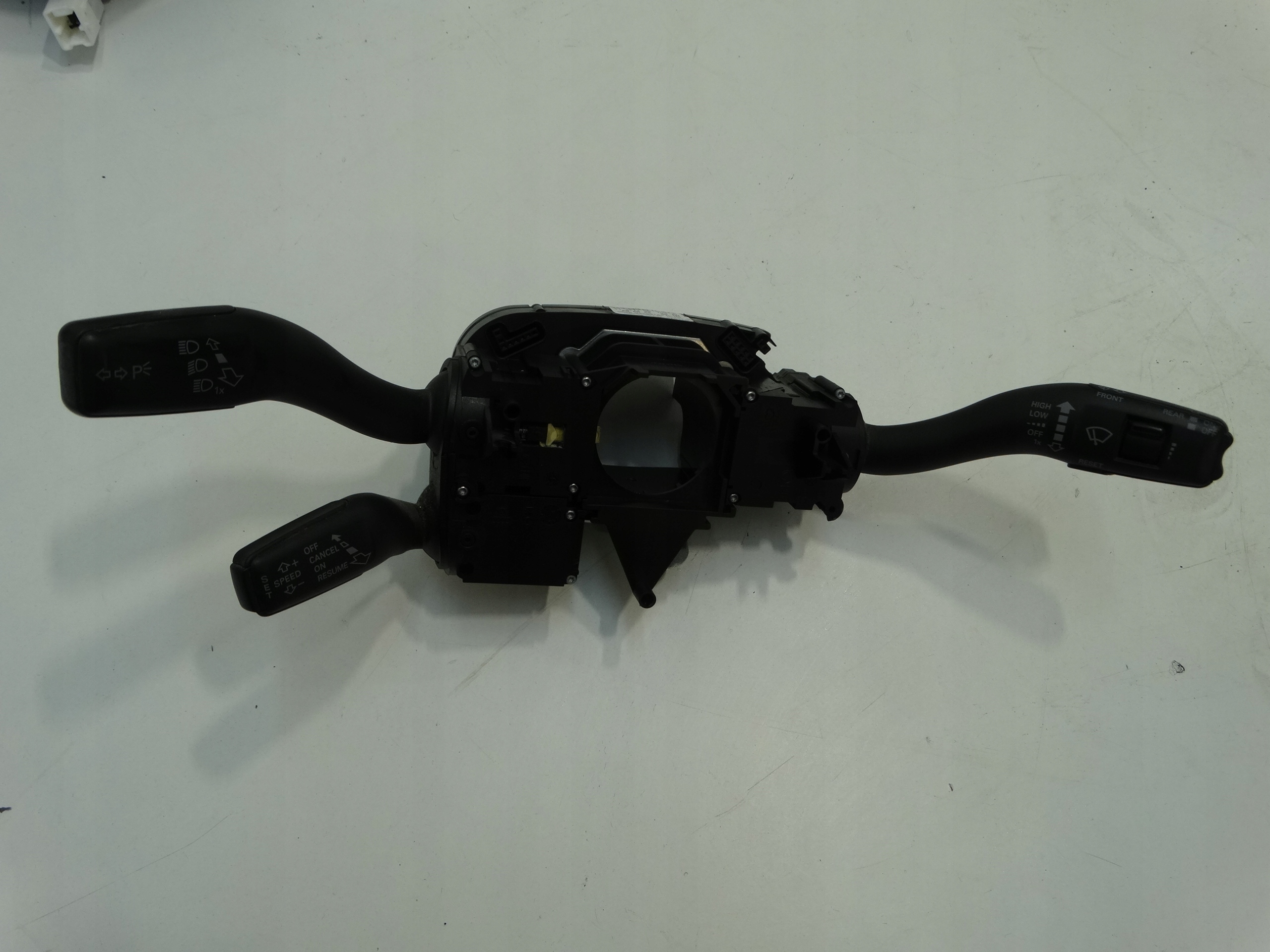 commande levier commodo sous volant volant AUDI A6 C6 A8 Q7 4F0953549D