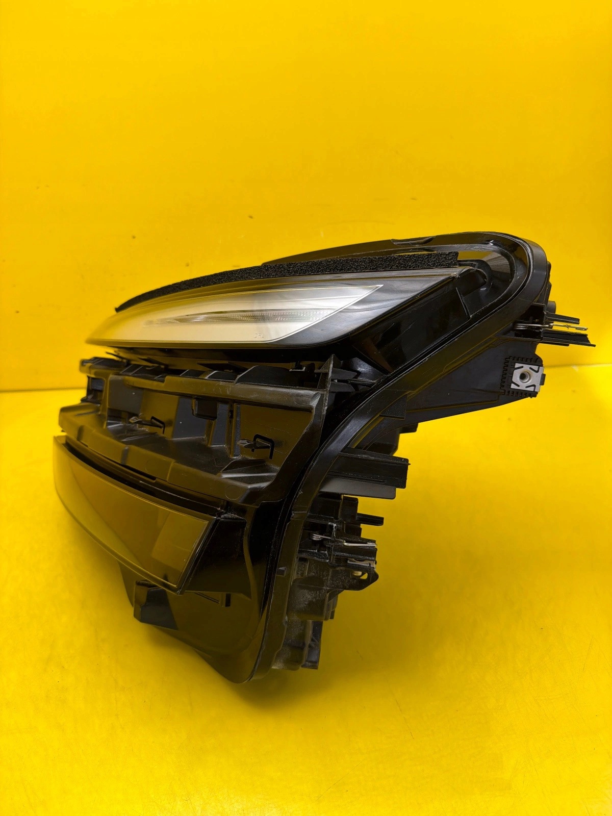 light left front Tesla Model Y 2024- Full Led 1918350-00-D