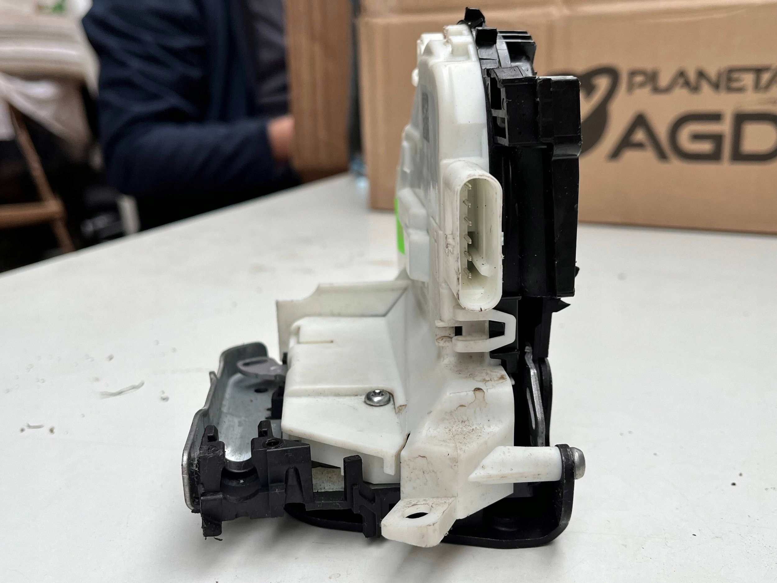 lock door 8X0839016F VW AUDI rear part right !J