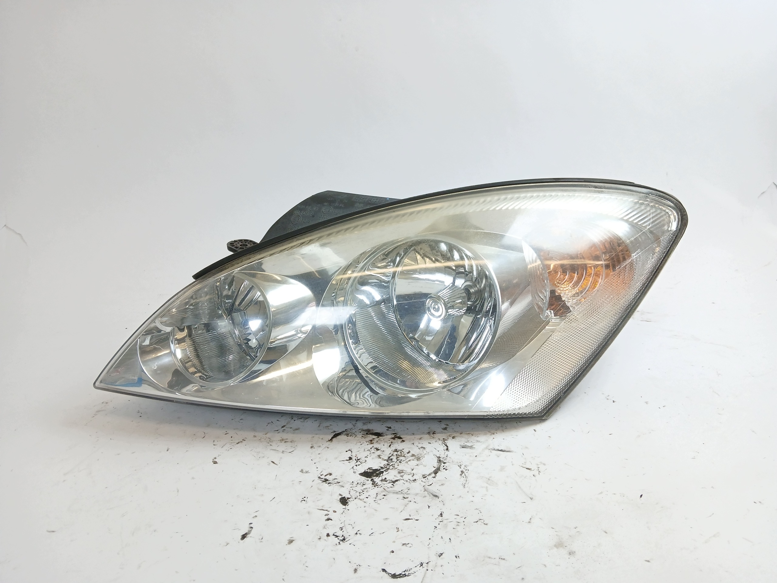 KIA CEED and light left front 92101-1H000