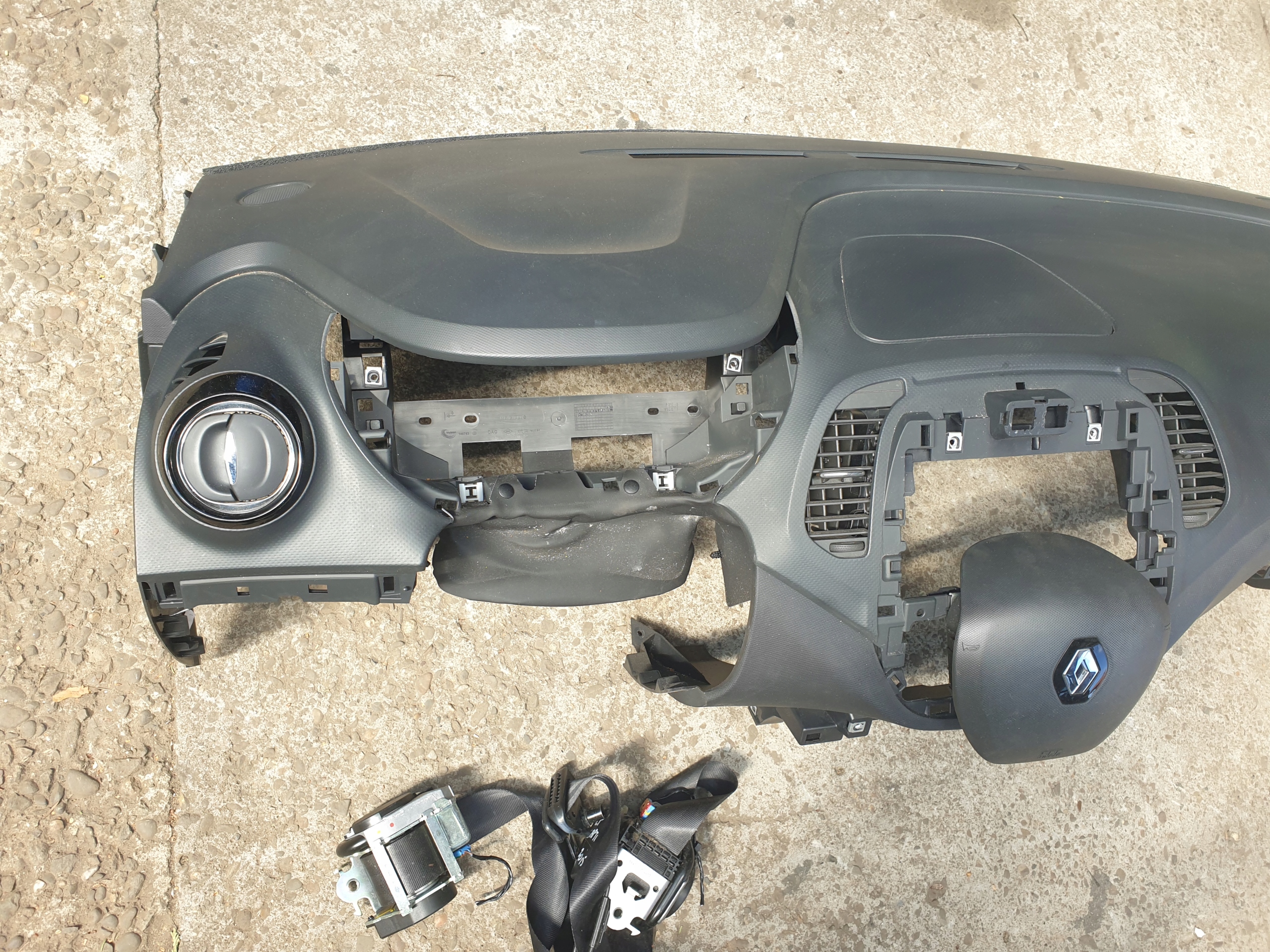 dashboard instrument panel airbags tension belts RENAULT CAPTUR and 2014