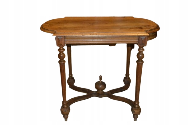 stolik francuski .orzech