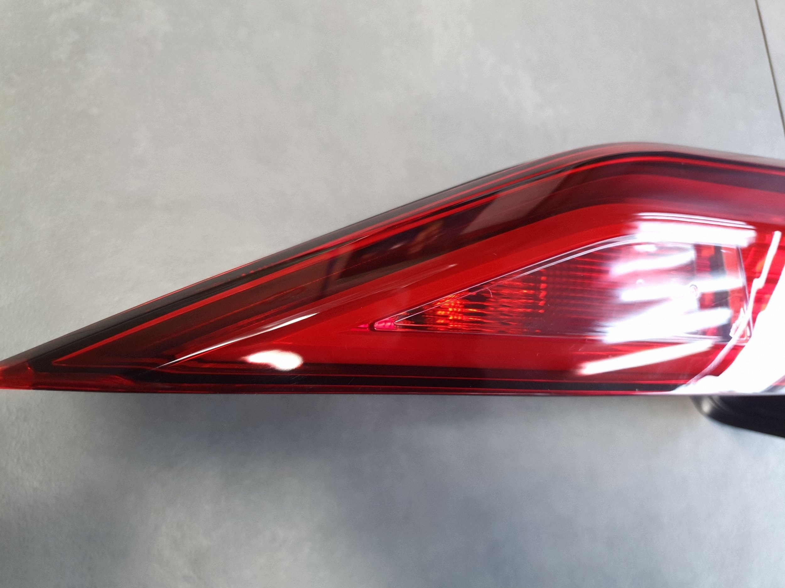 Audi A3 8Y hb light rear w klapie left 8Y0945075