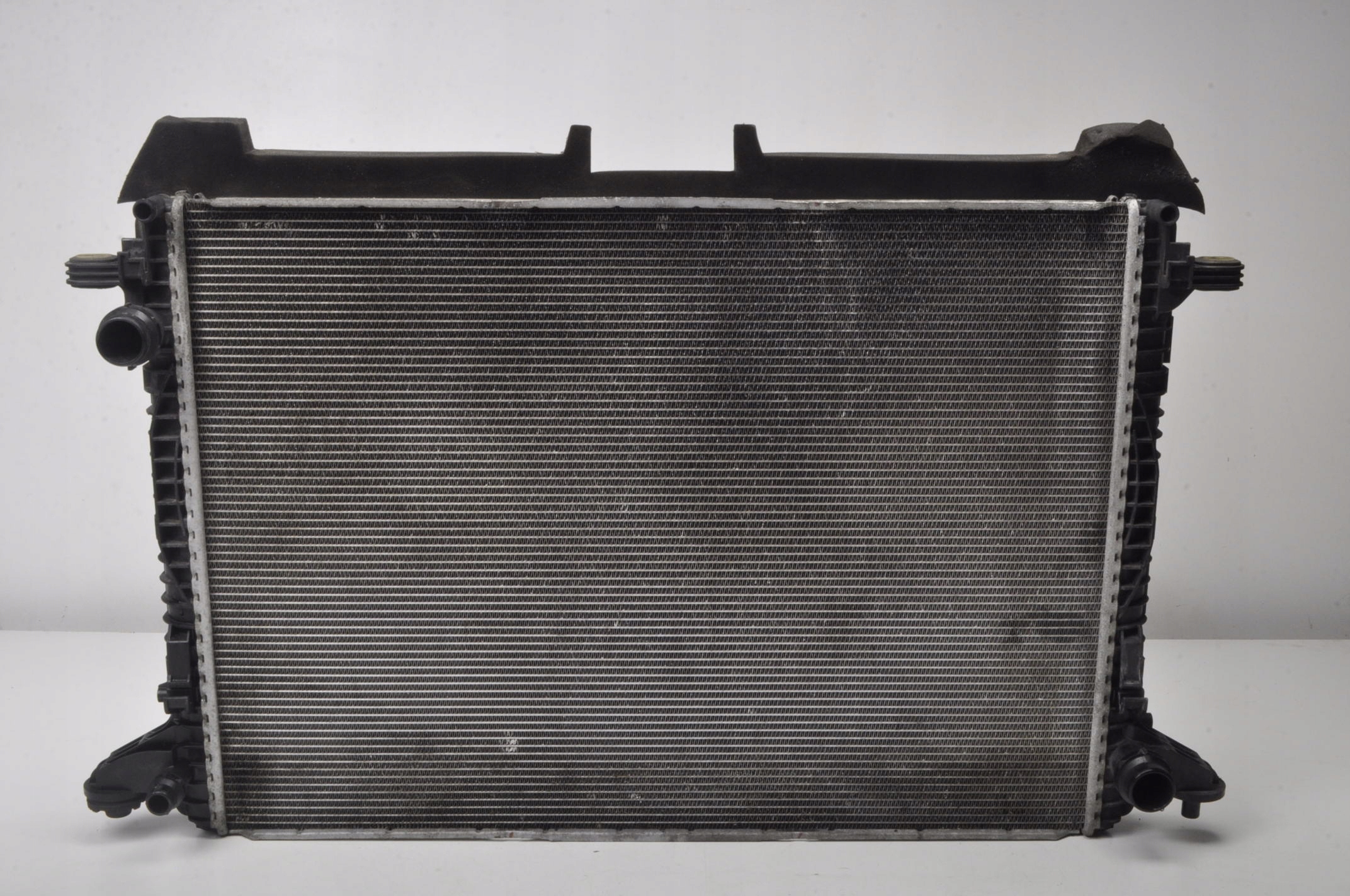 БЕНТЛІ БЕНТАЙГА 4.0 TDI РАДІАТОР WODYm0121251l