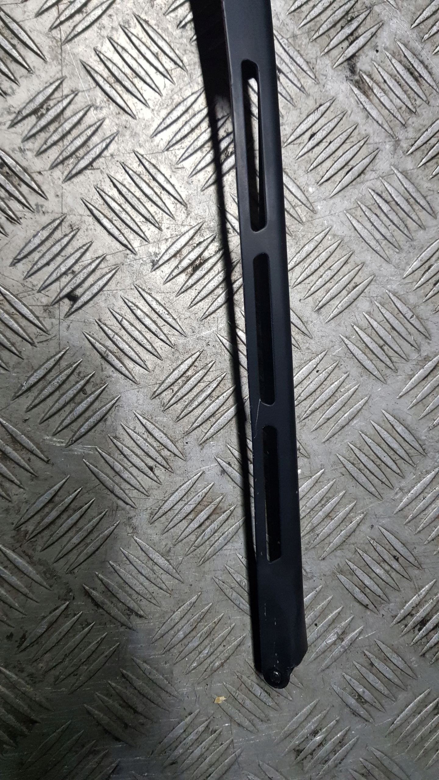 AUDI A8 D3 wiper arm right front CENA ZA 1SZTUKE