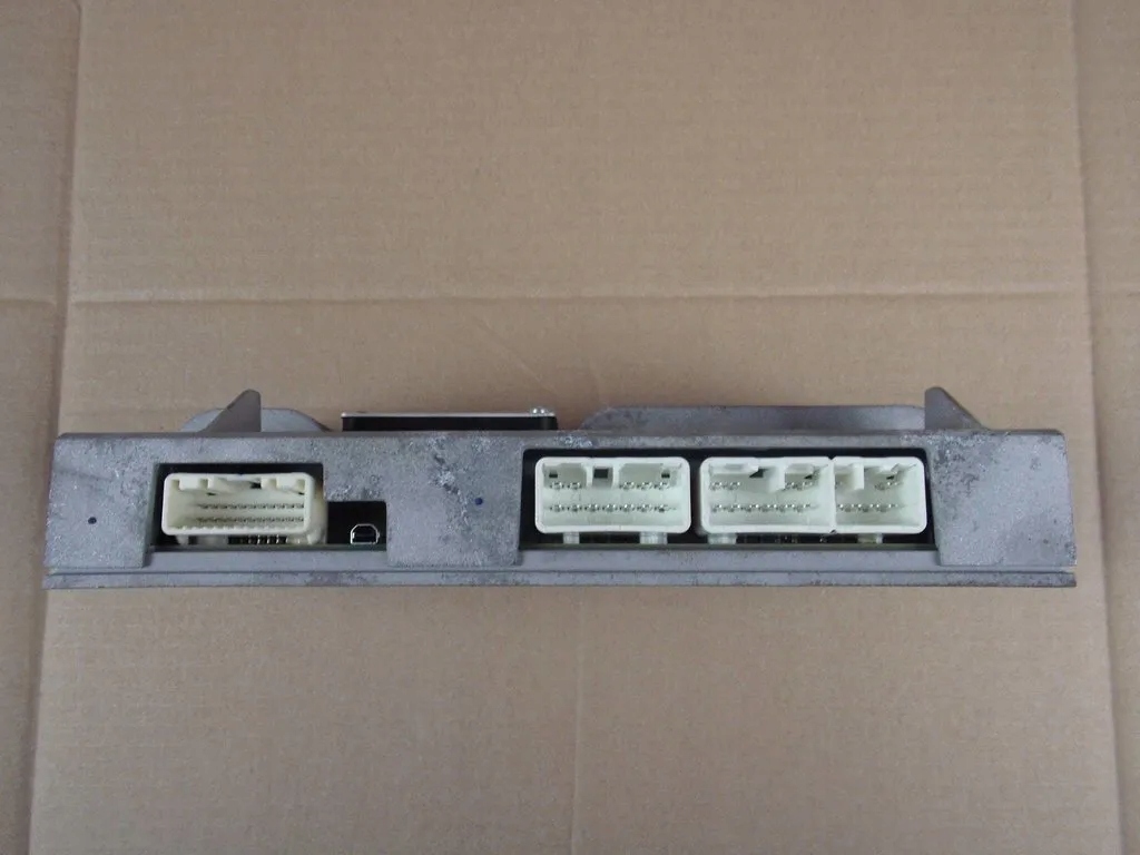 Toyota Land Cruiser J150 amplifier JBL