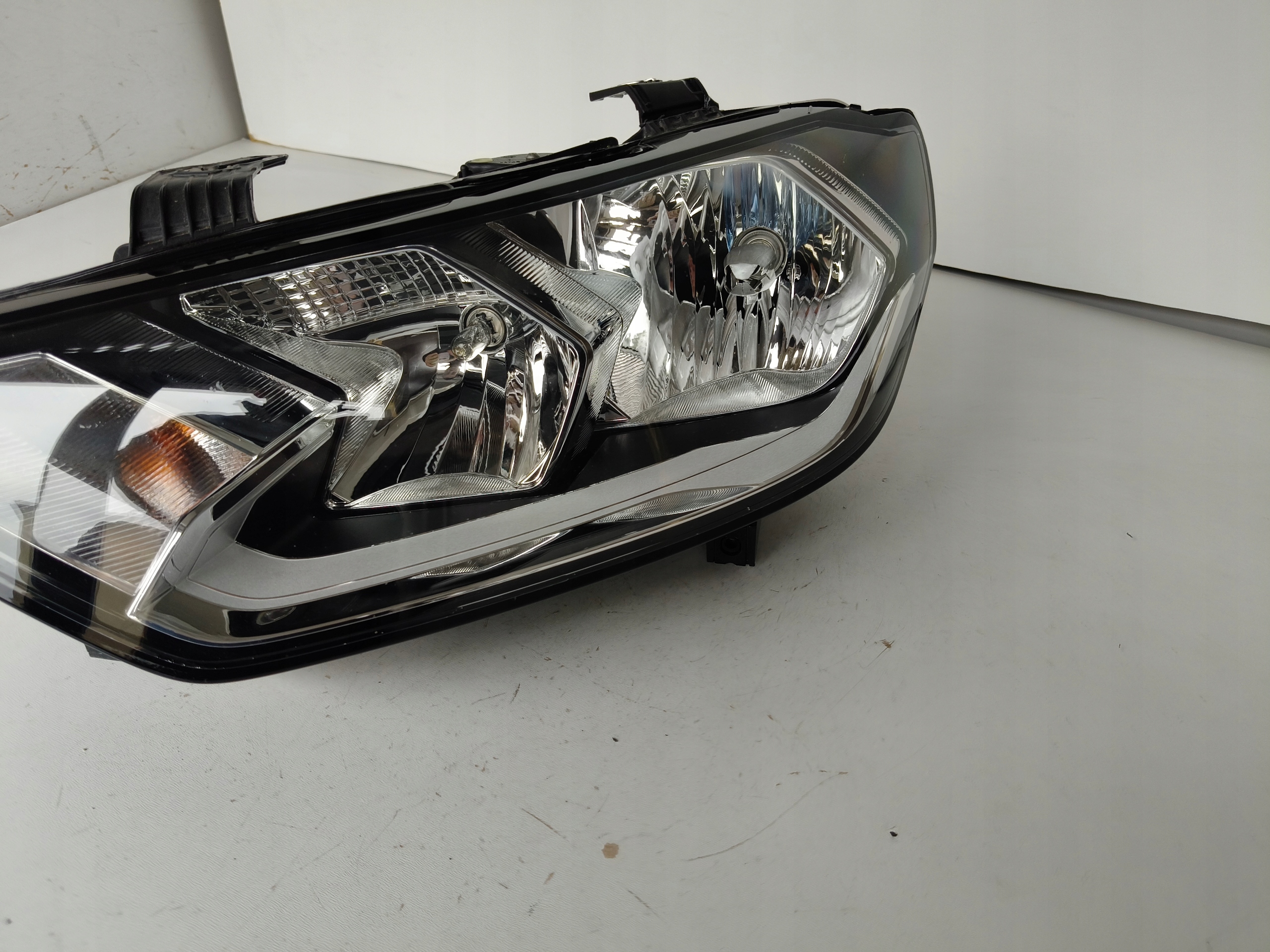 light left REFLEKTOR AUDI A1 82A 18