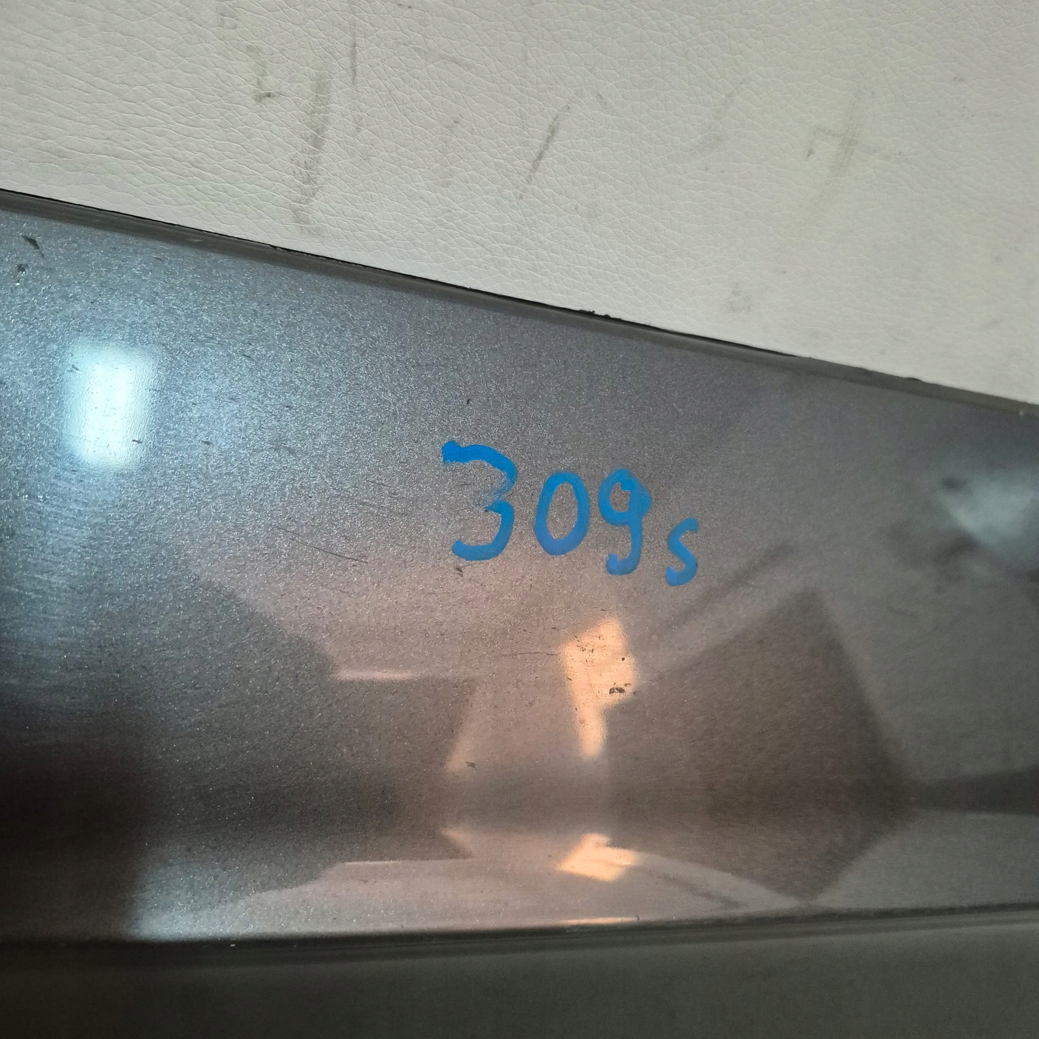 VW TOUAREG III 3 17 > moulding cap door right front front 760854940D
