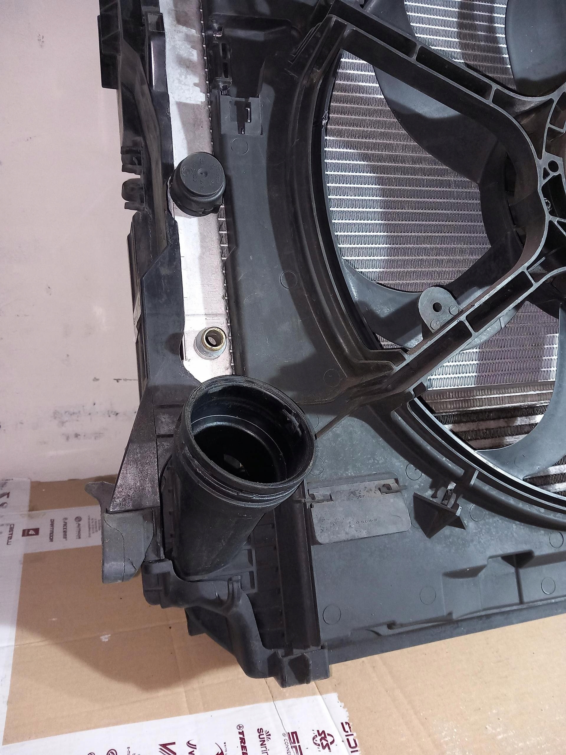KOMPLET chladiče ventilátor BMW X6 E71 3.0D 306KM 7586775 08-14