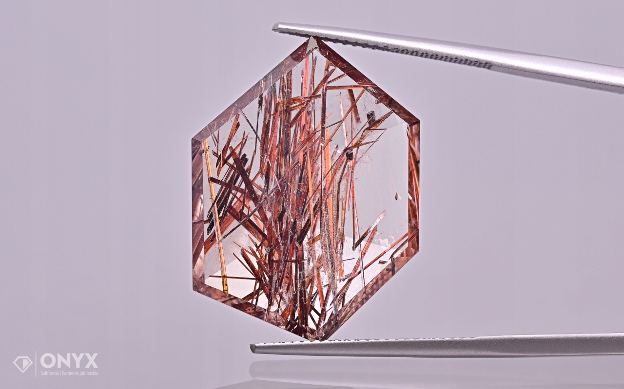 Křemen s rutilem fazetovaný nepravidelný 27x20 mm