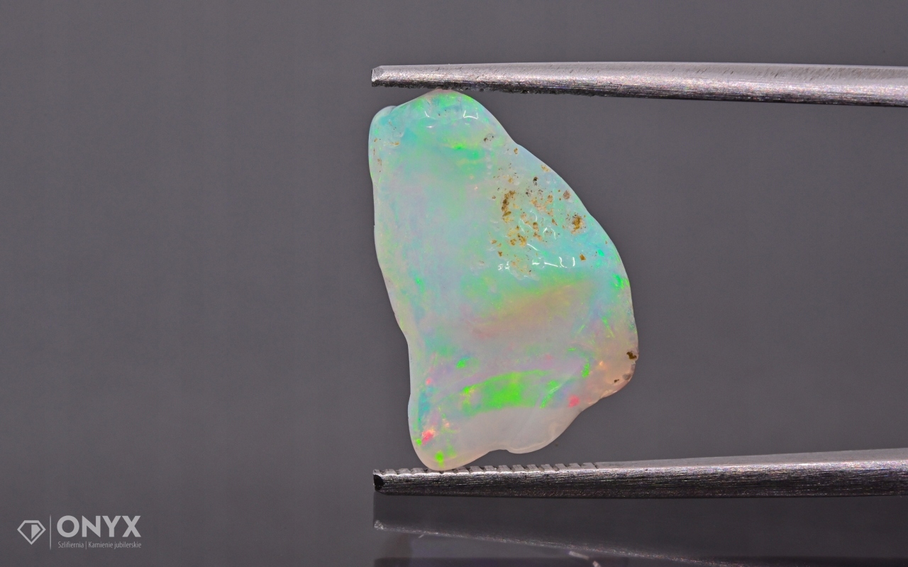 Opal z Etiopie hrudka 16x10 mm
