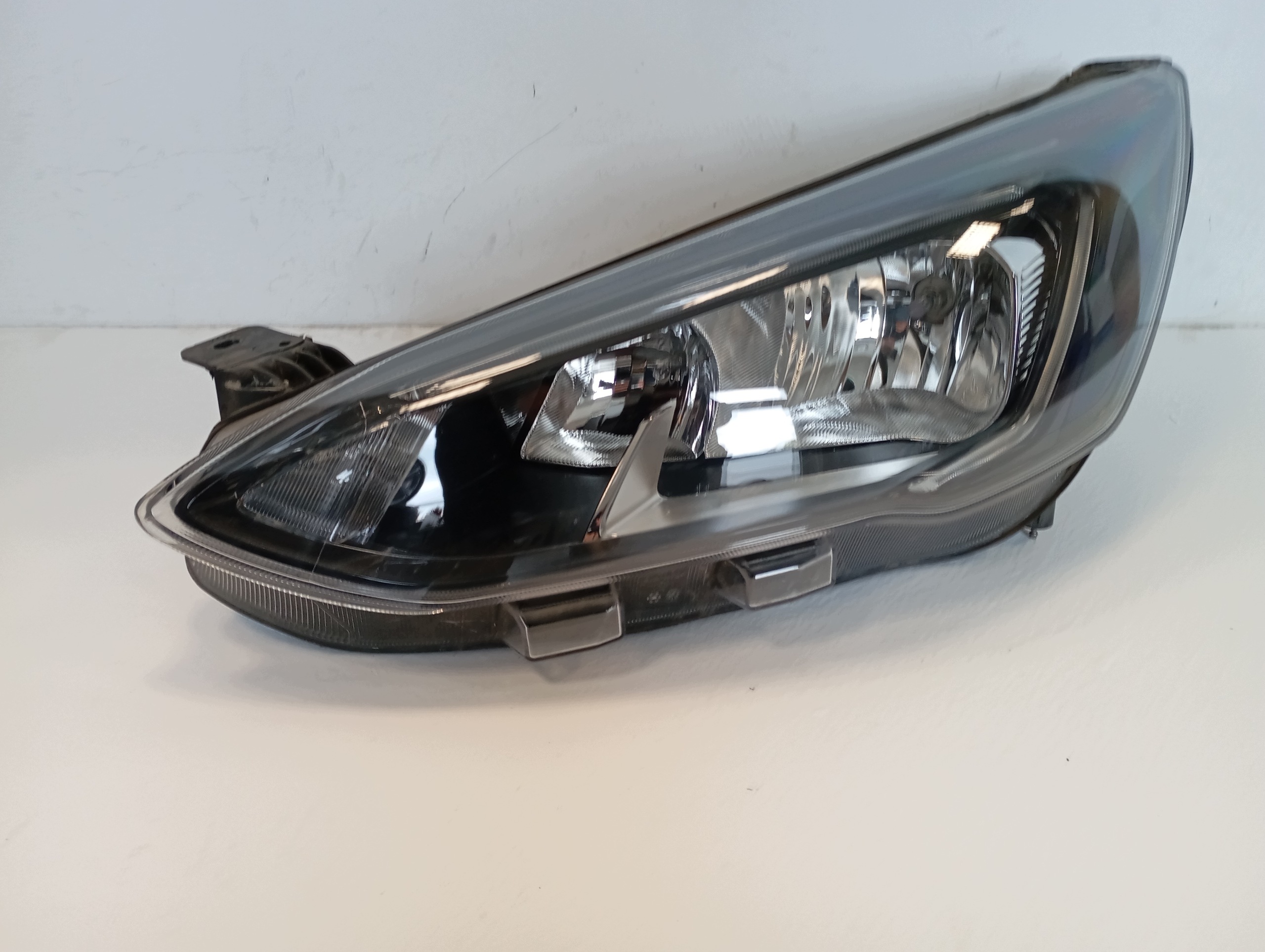 REFLEKTOR front FORD FOCUS JX7B13W030CE light front MK4 left