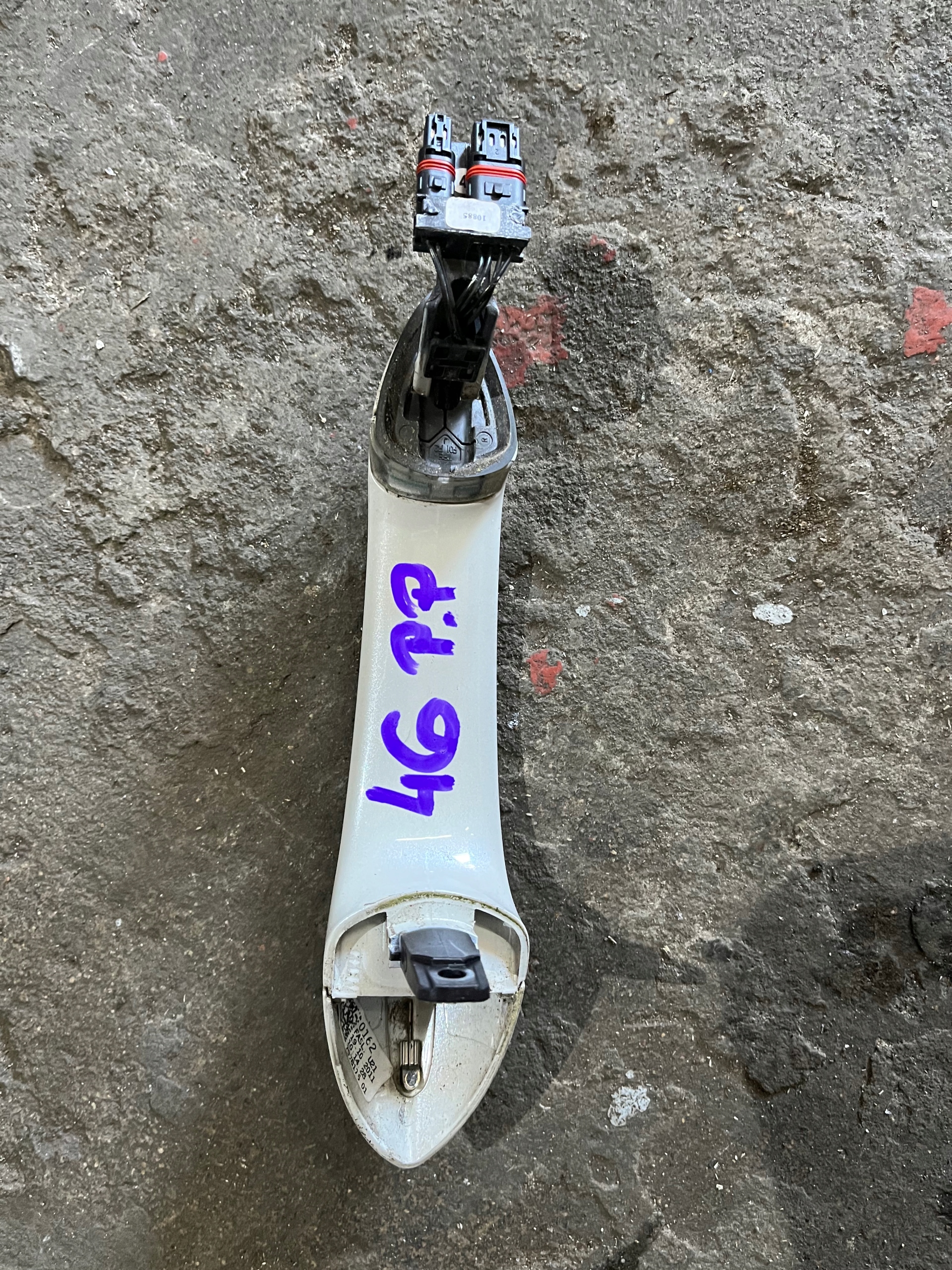 46 BMW F01 F10 KLAMKA PRAWA KOMFORT KEYLESS U21 Installation side Right front Rear right