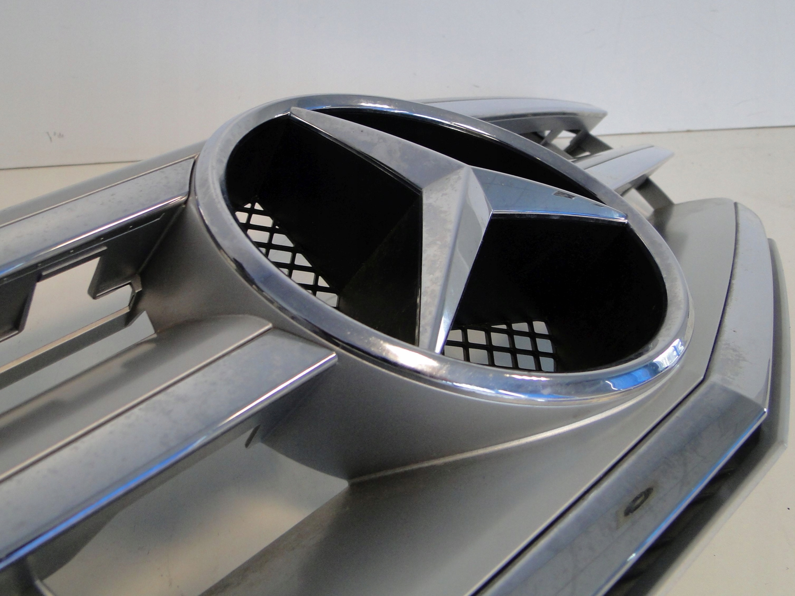 MERCEDES B W245 245 LIFT GRILL ATRAPA W ZDERZAK PRZEDNI PO LIFCIE Kolor srebrny