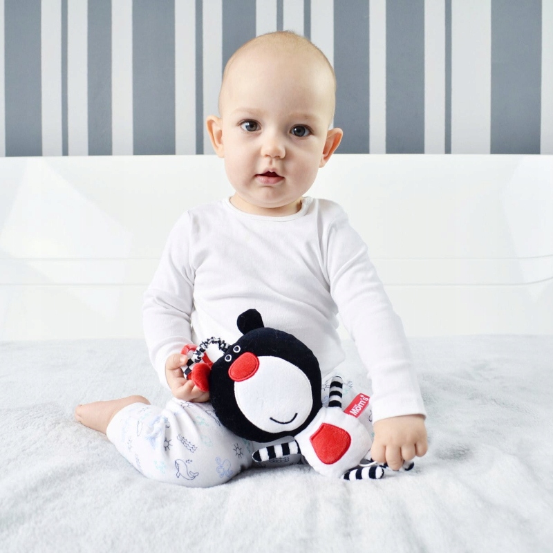 HENCZ SZELEŚCIK KONTRASTOWY SENSORYCZNY MISIO BUU CZARNY NIEDŹWIADEK 0M+ Marka Hencz Toys