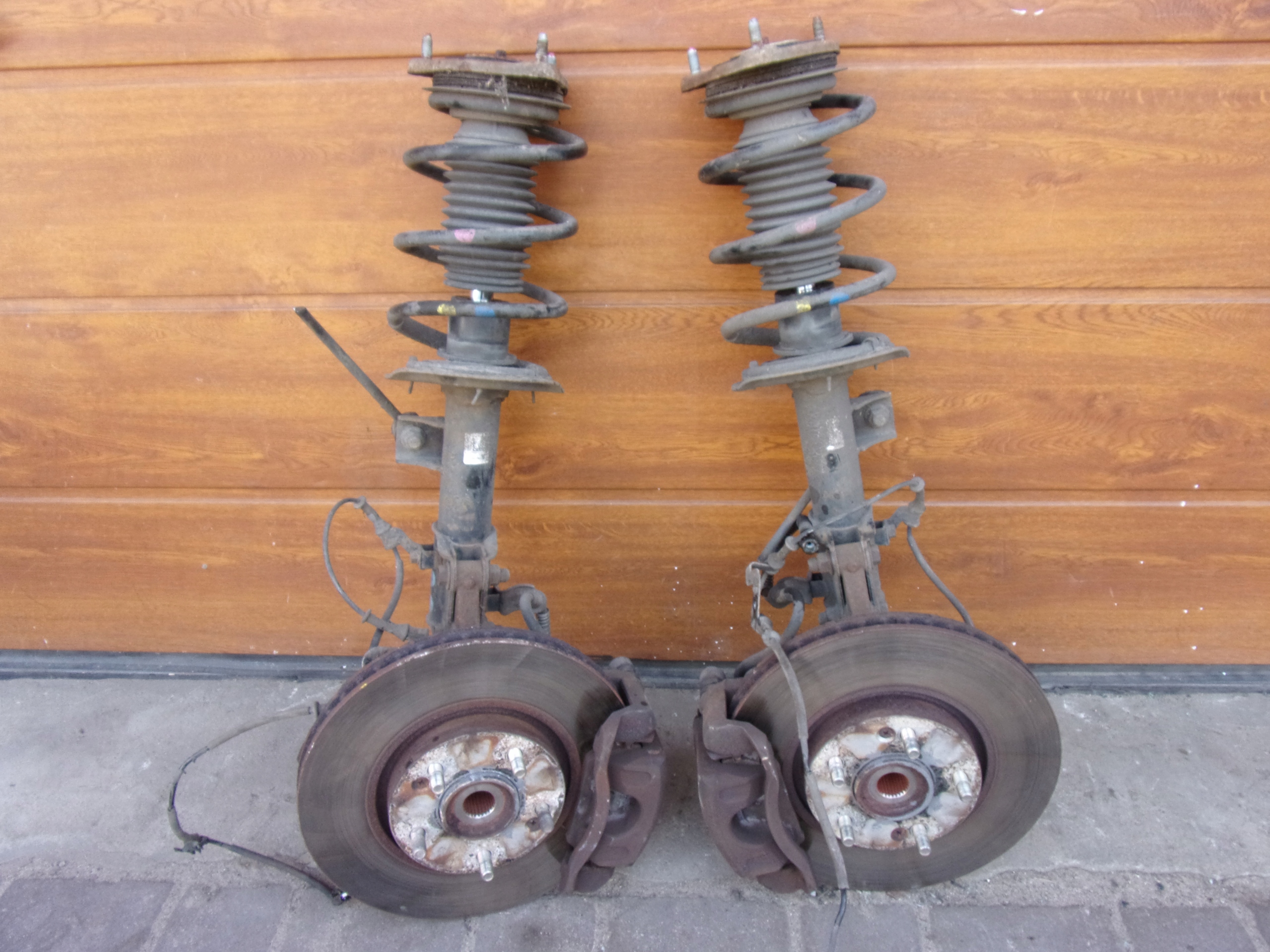 Ceed II 1.6 crdi правий амортизатор ступиця