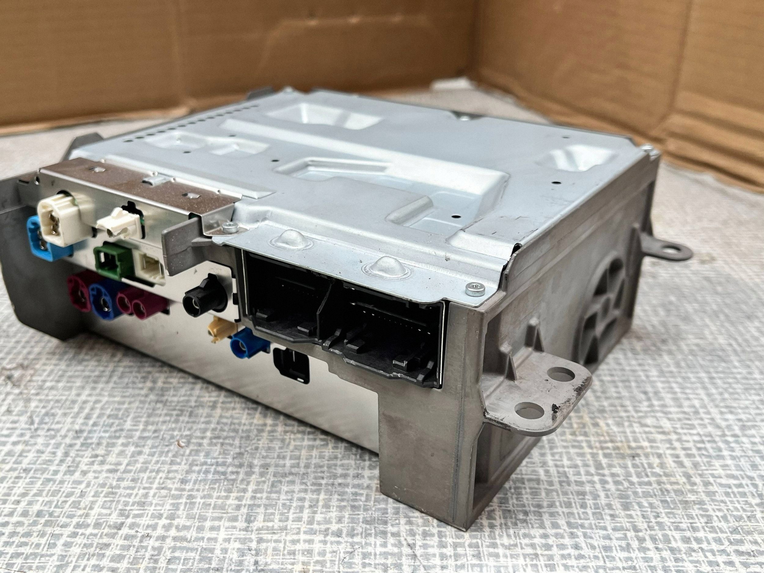 MERCEDES HEADUNIT RADIO NAVI + code 1679001935 A1679001935 @M