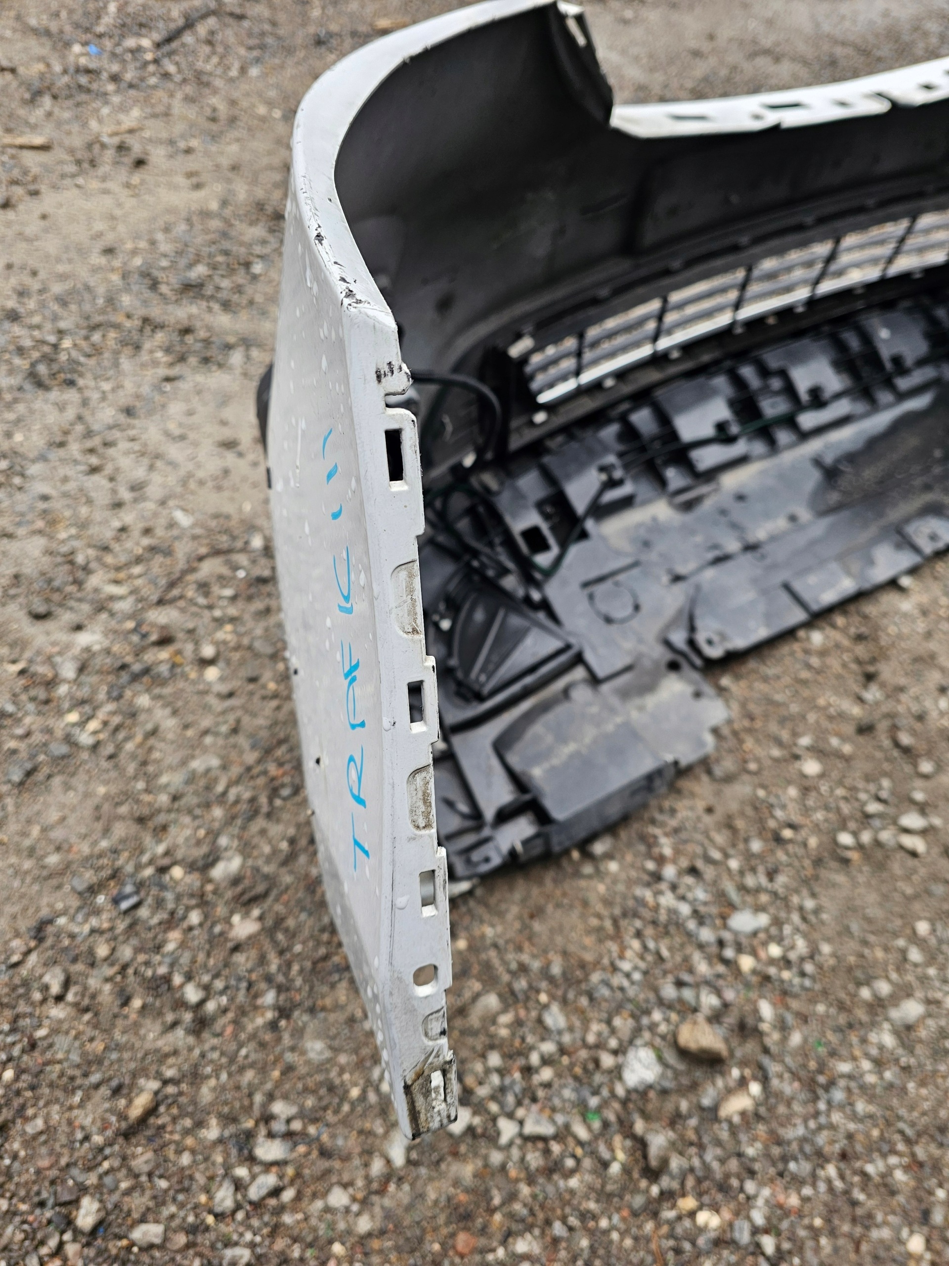 frontstoßstange OPEL VIVARO B