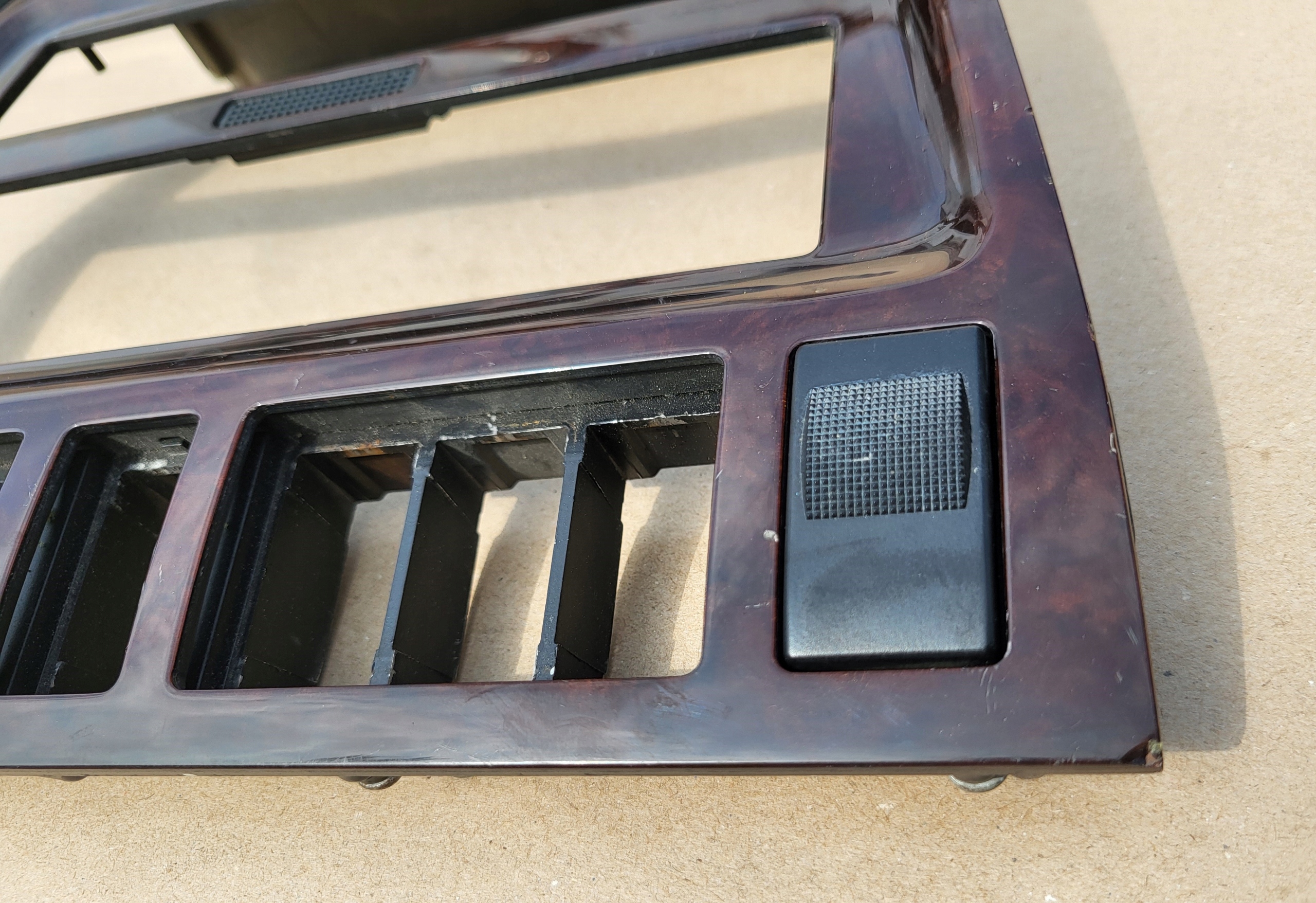 Châssis Console Moyen KOKPITU RADIA DEKOR Bois AUDI A8 D2 4D0820325 OE