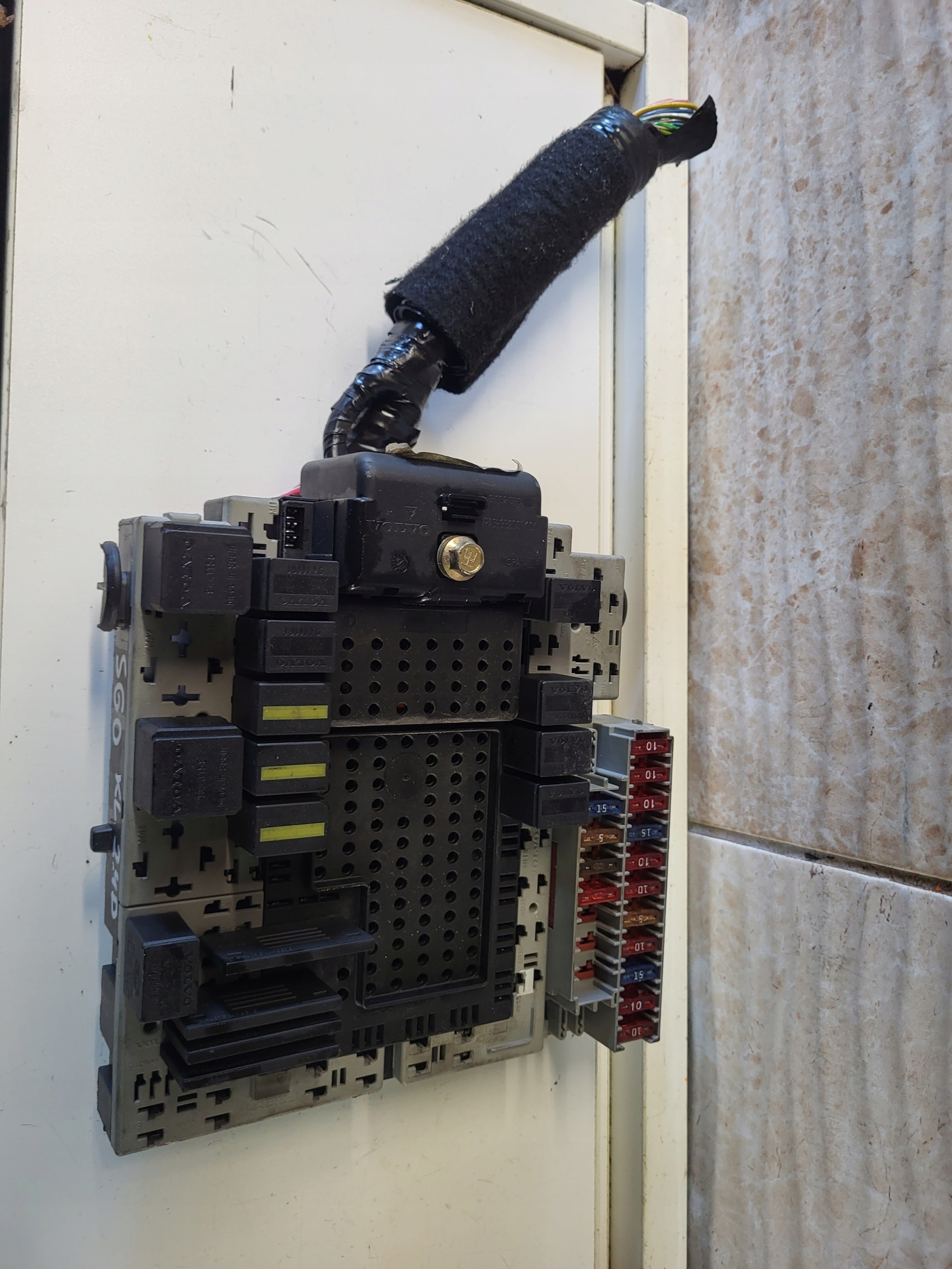 Module fusibles VOLVO S60 et 8645729
