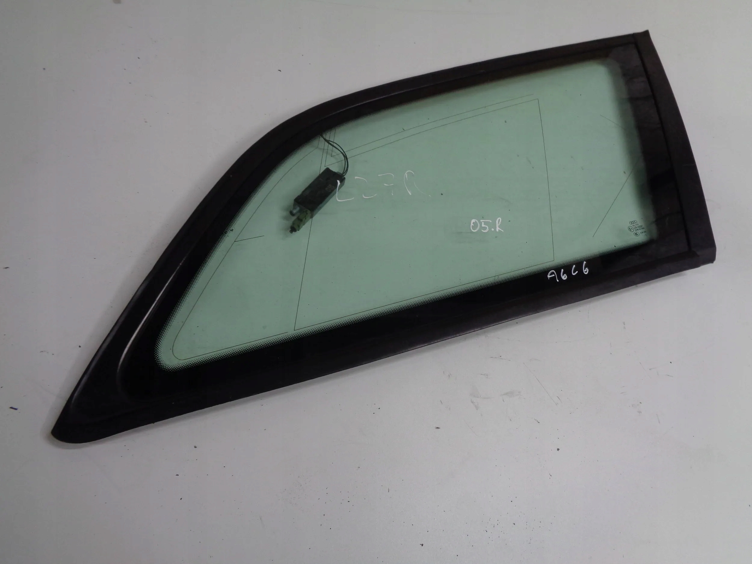 AUDI A6 C6 УНИВЕРСАЛ СТЕКЛО KAROSERYJNĄ ПРАВЫЙ ЗАД.5r