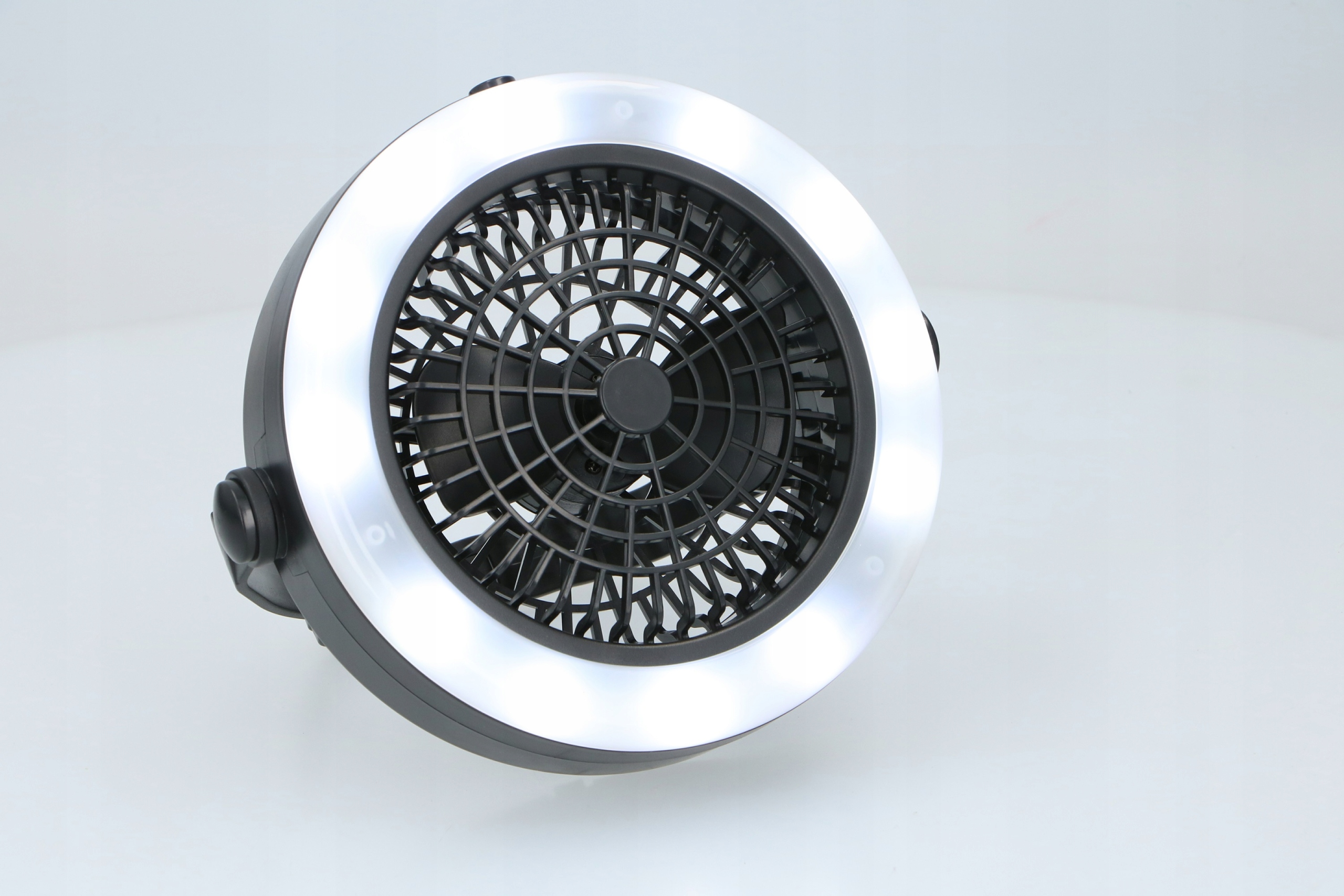 LAMPA kempingowa LED z wentylatorem GRUNDIG Moc 10 W