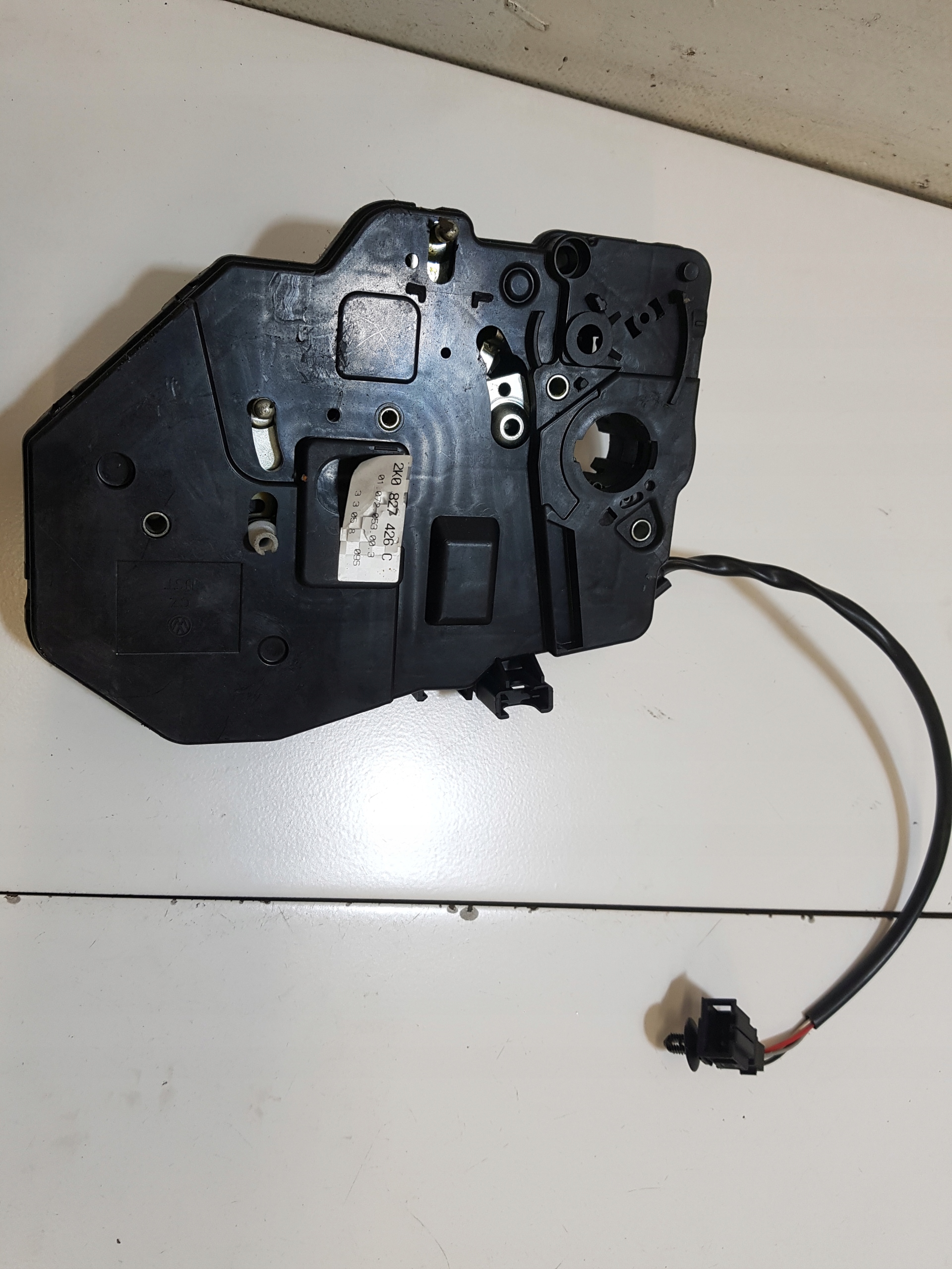 ZAMEK KLAPY BAGAŻNIKA VOLKSWAGEN CADDY 3 2K0827426C