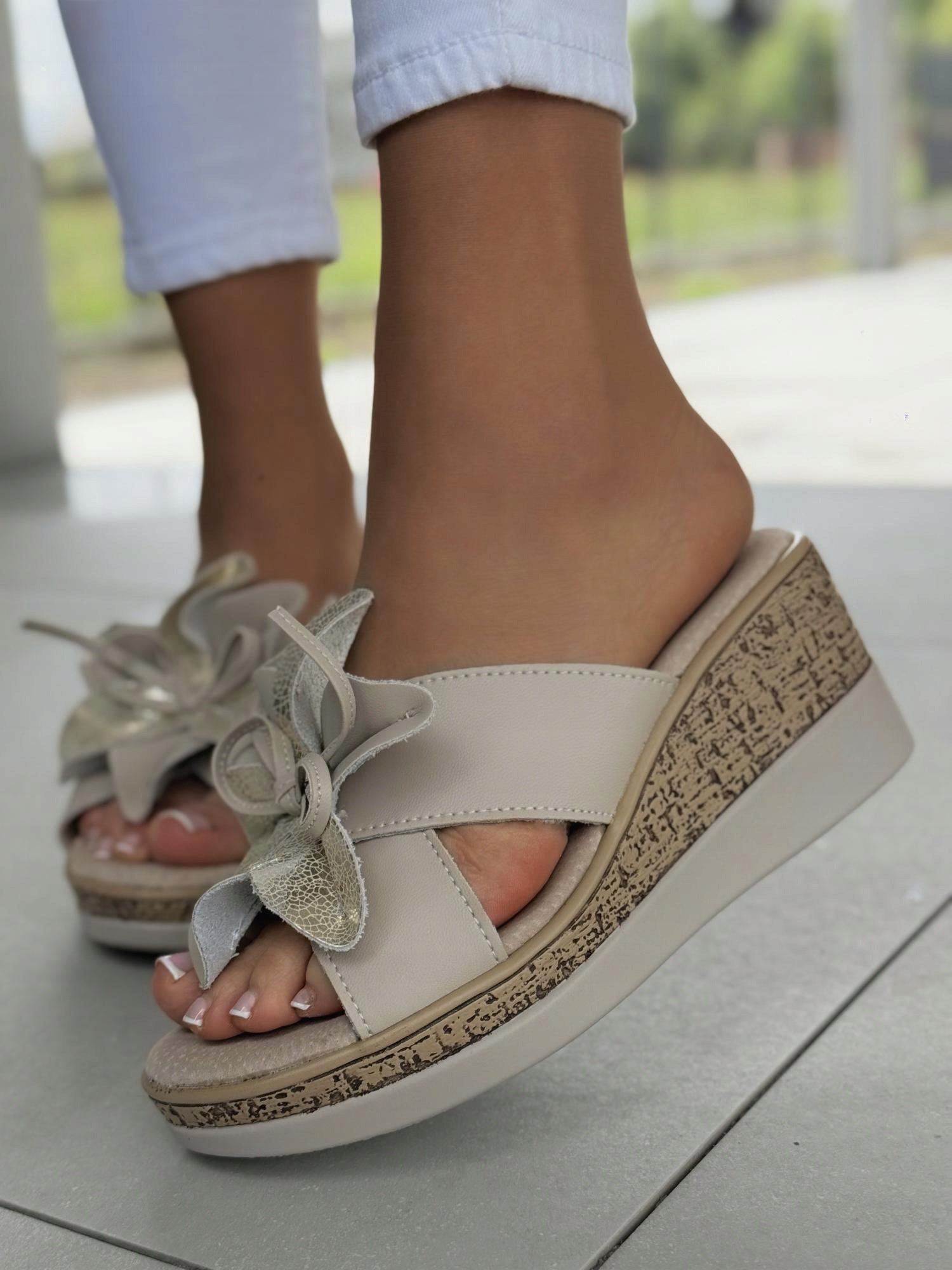 Béžové žabky na podpatku z přírodní kůže Oleksy R37