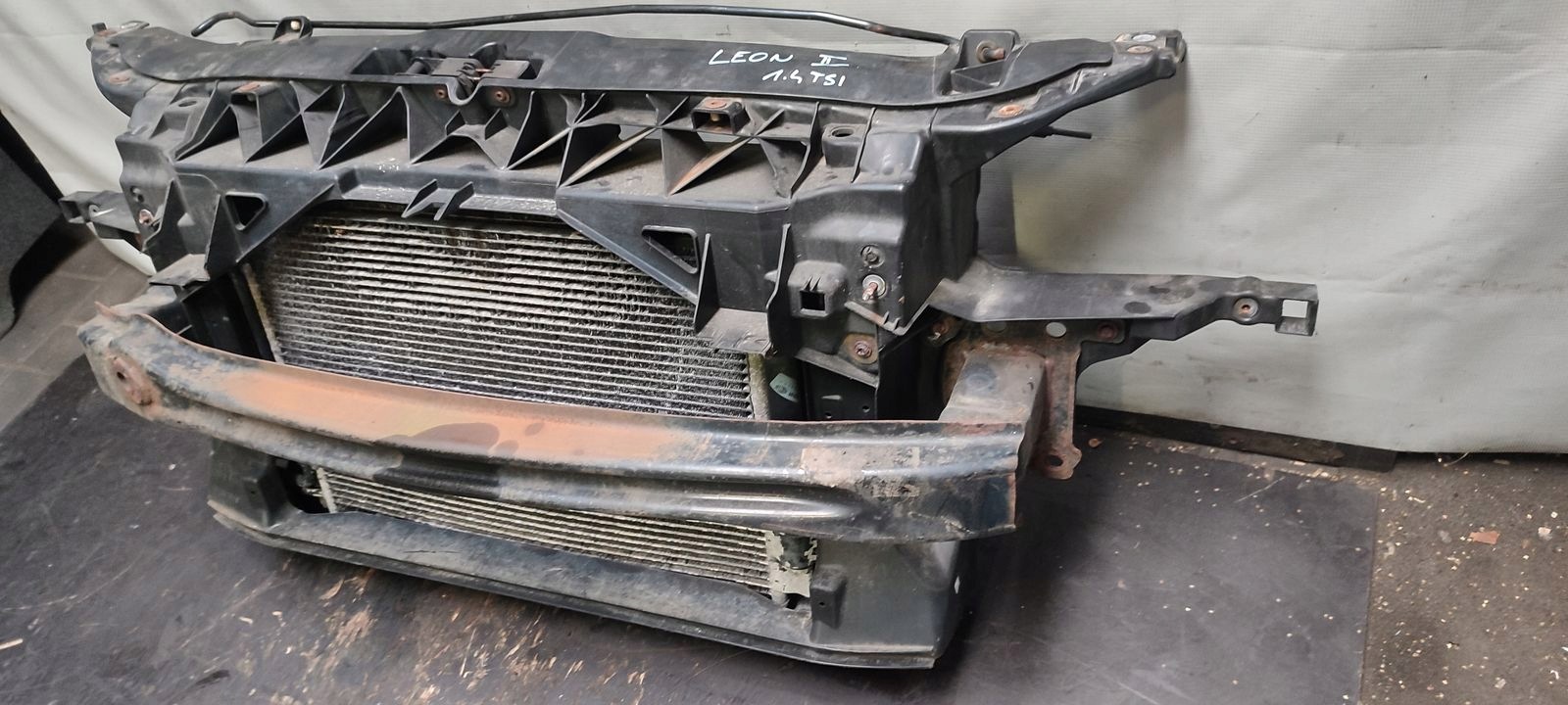 support panel for radiators pillar iron Seat Leon II LIFT 1,4 TSI