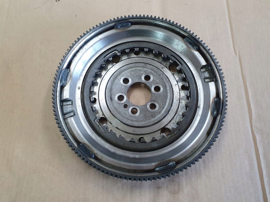 wheel flywheel 04E105266 VW SKODA AUDI IDEAL
