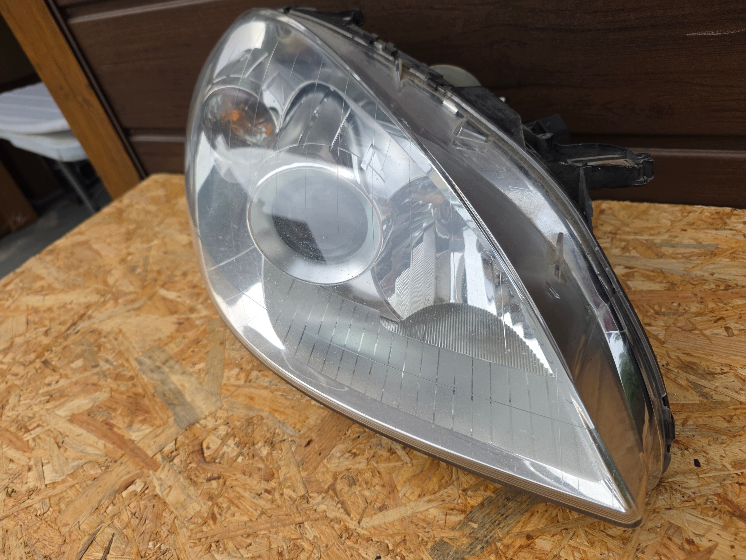 Mercedes B-Klasa W245 Lift light right front right front A1698207861 Eu
