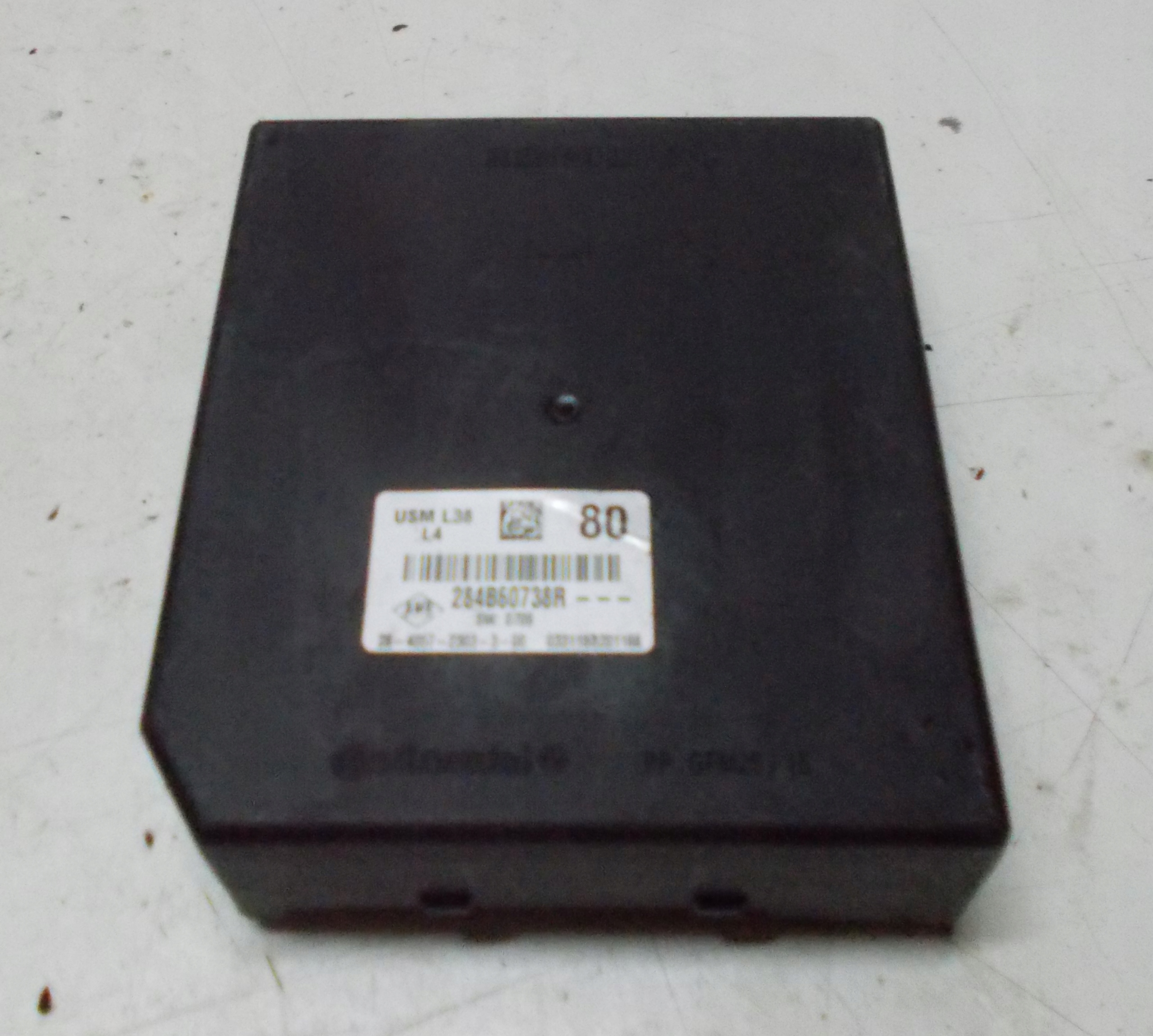 RENAULT LATITUDE 3.0 DCI 12R Module fusibles 284B60738R