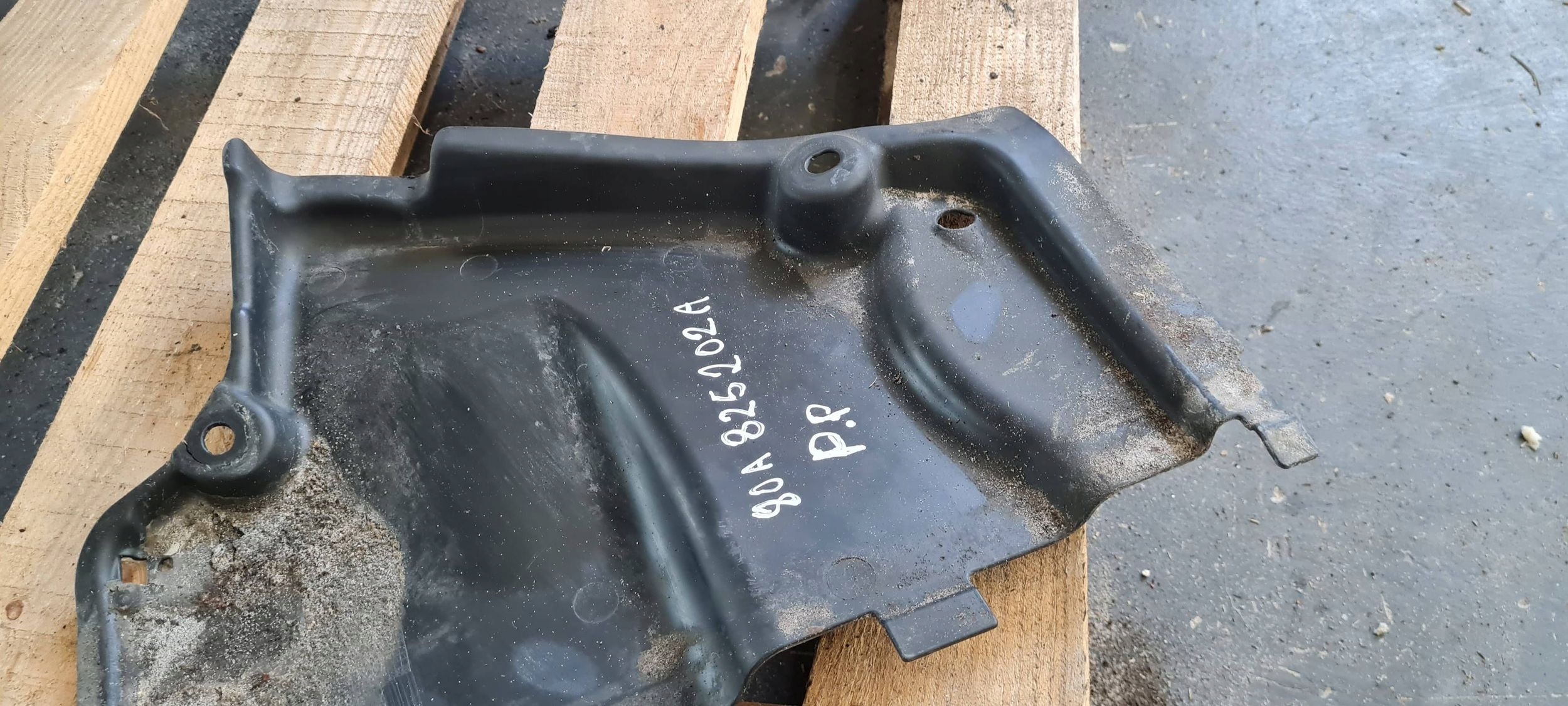 Q5 80A SQ5 cover cover chassis right 80A825202A original