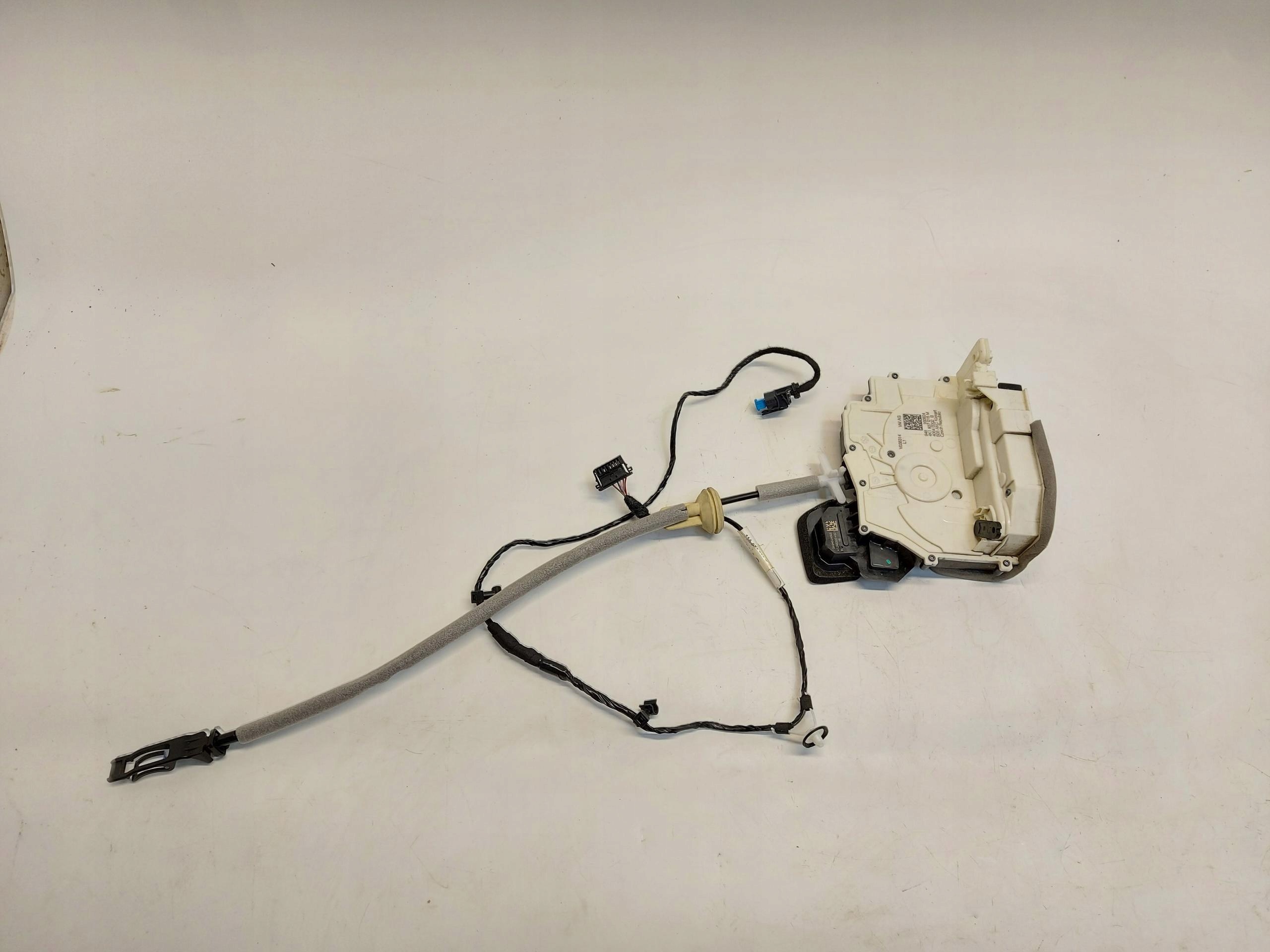 VW ID4 11A , 2024r SUV 5D lock door front right 4K1837016M