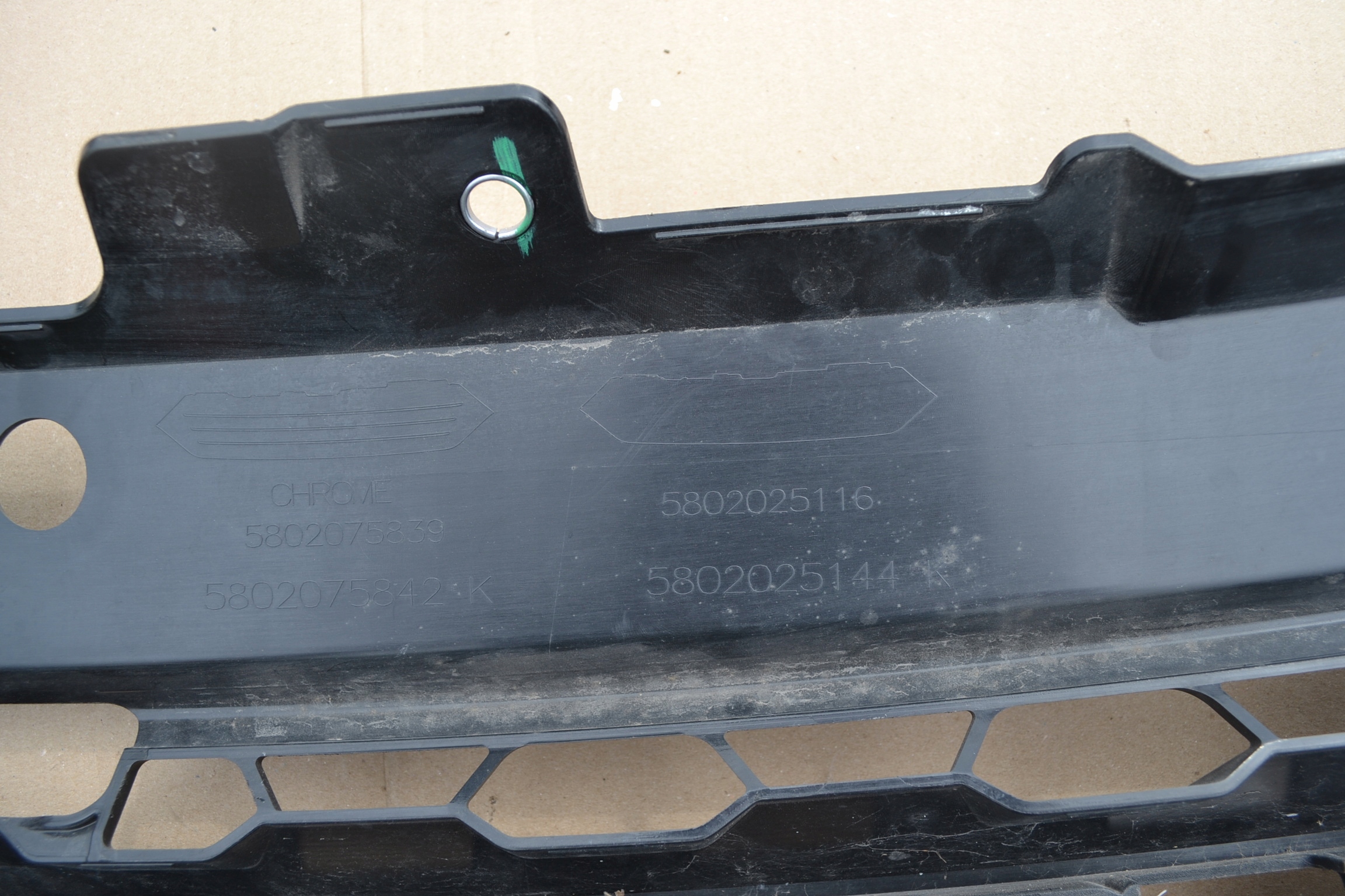Iveco OE 5802075839 Grill Grill der Stoßstange