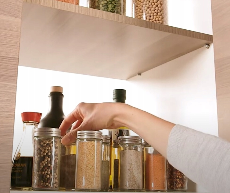 MARKOWA PÓŁKA ORGANIZER STOJAK NA PRZYPRAWY PRZYPRAWNIKI OLIWĘ OCET SWISS Marka Metaltex