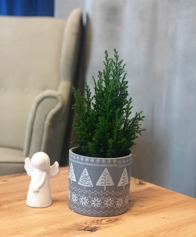 BIAŁA FIGURKA CERAMICZNA ANIOŁEK 7X4X9 CM Marka Polnix