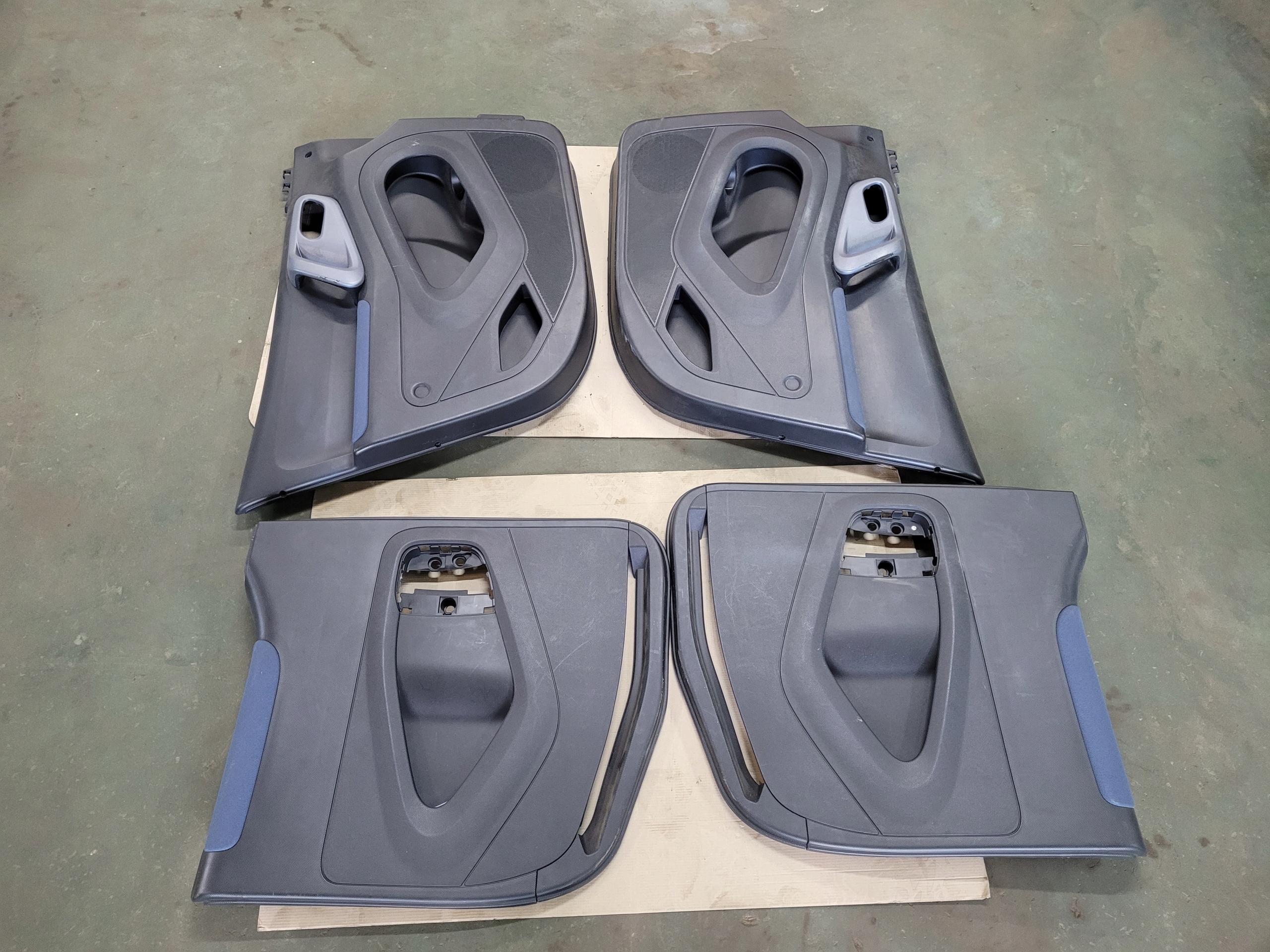 Citroen Berlingo II 08- tapicerka drzwi boczek multispace