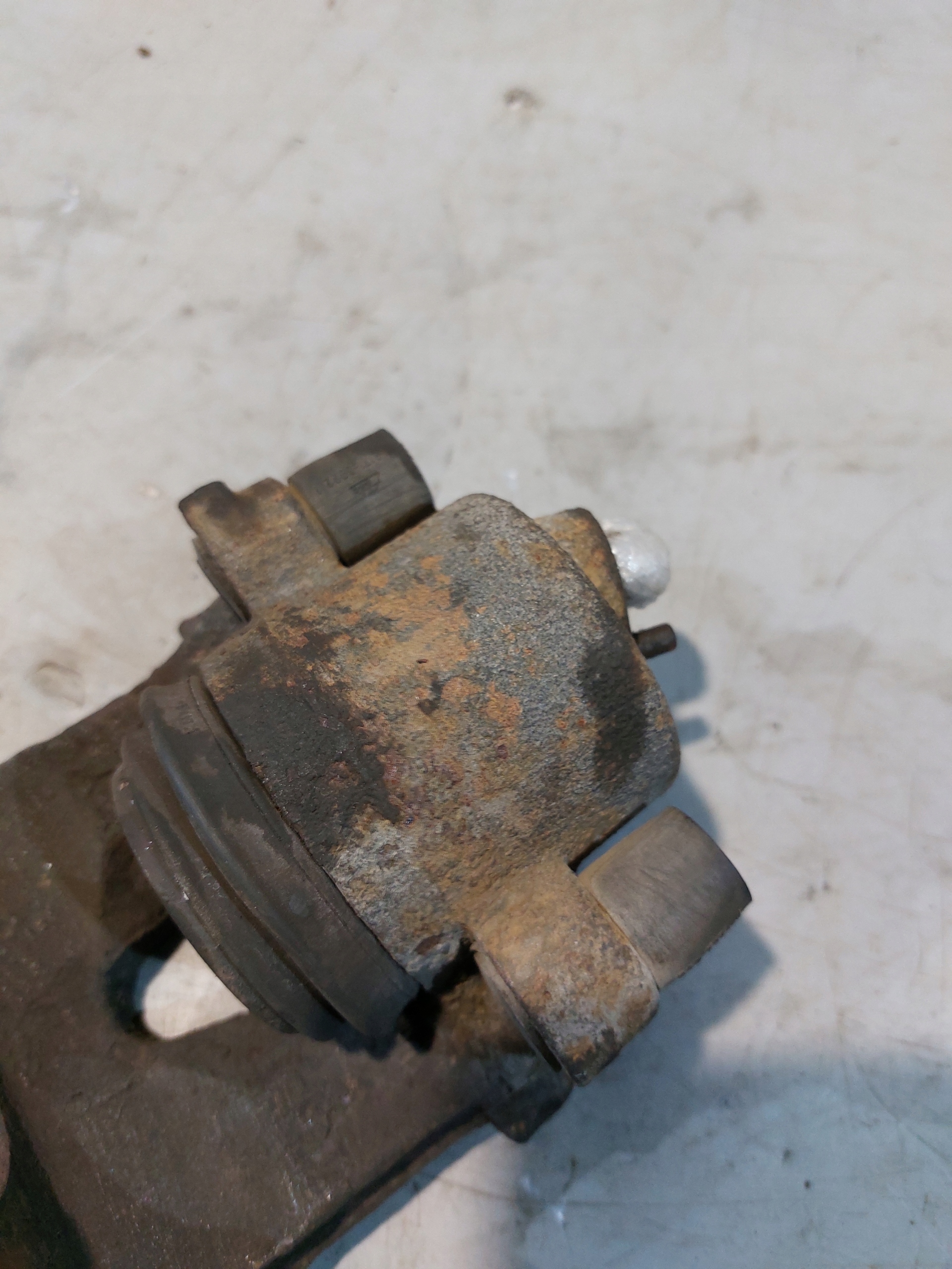 třmen brzdový pravý předek VW BORA 1.9TDI