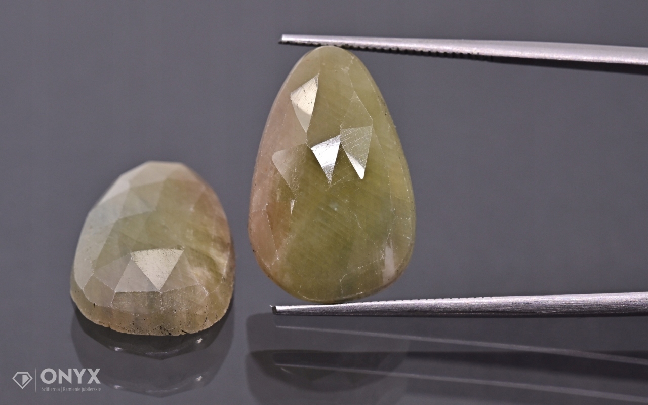 Safír fasetovaná rozeta Para slza 20x13 mm