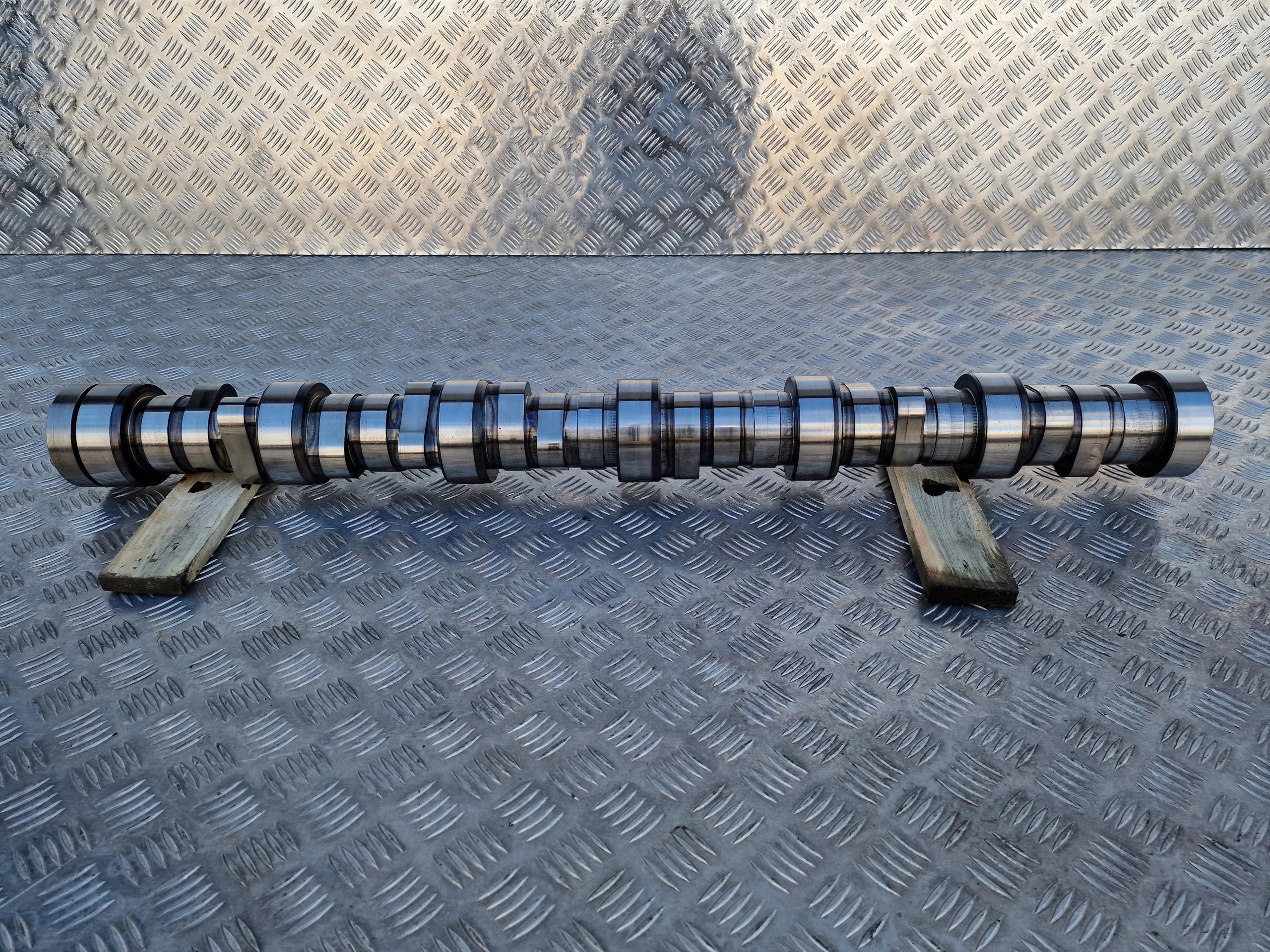 РОЗПОДІЛЬНИЙ ВАЛ DAF XF 106 EURO 6