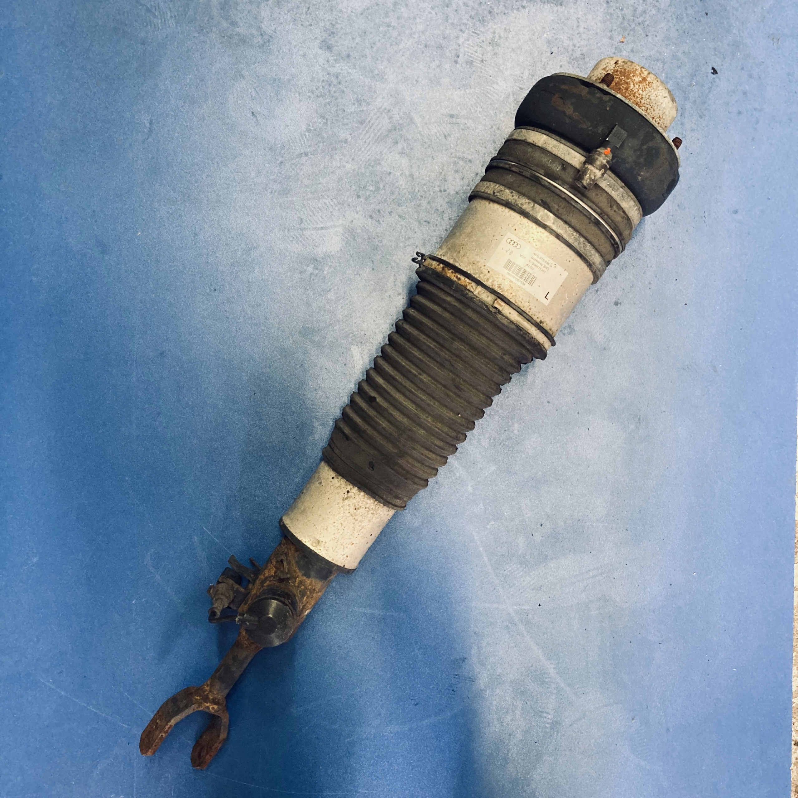 AMORTYZATOR PNEUMATYCZNY AUDI A6 C6 LEWY PRZÓD