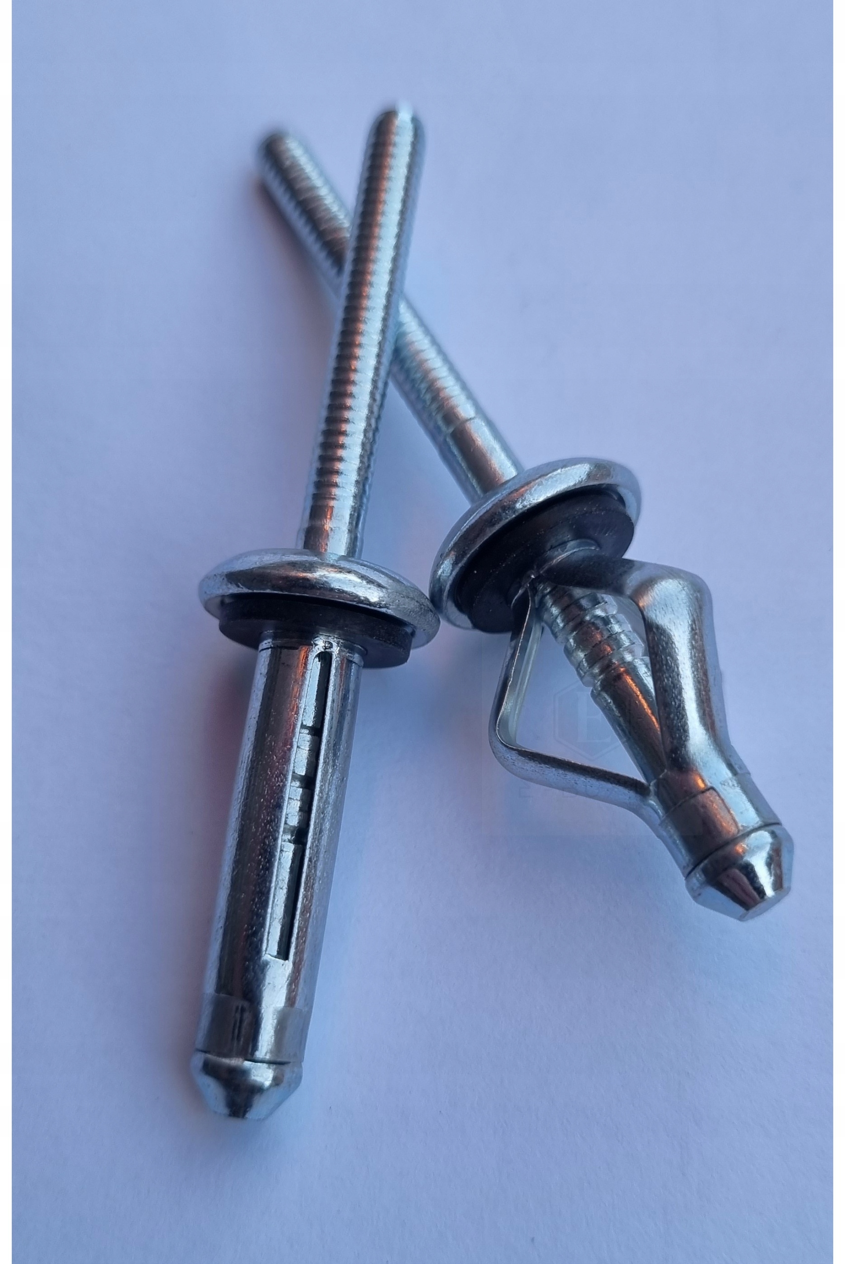 

Nity stalowe strukturalne 6.4x23mm Bardzo mocne