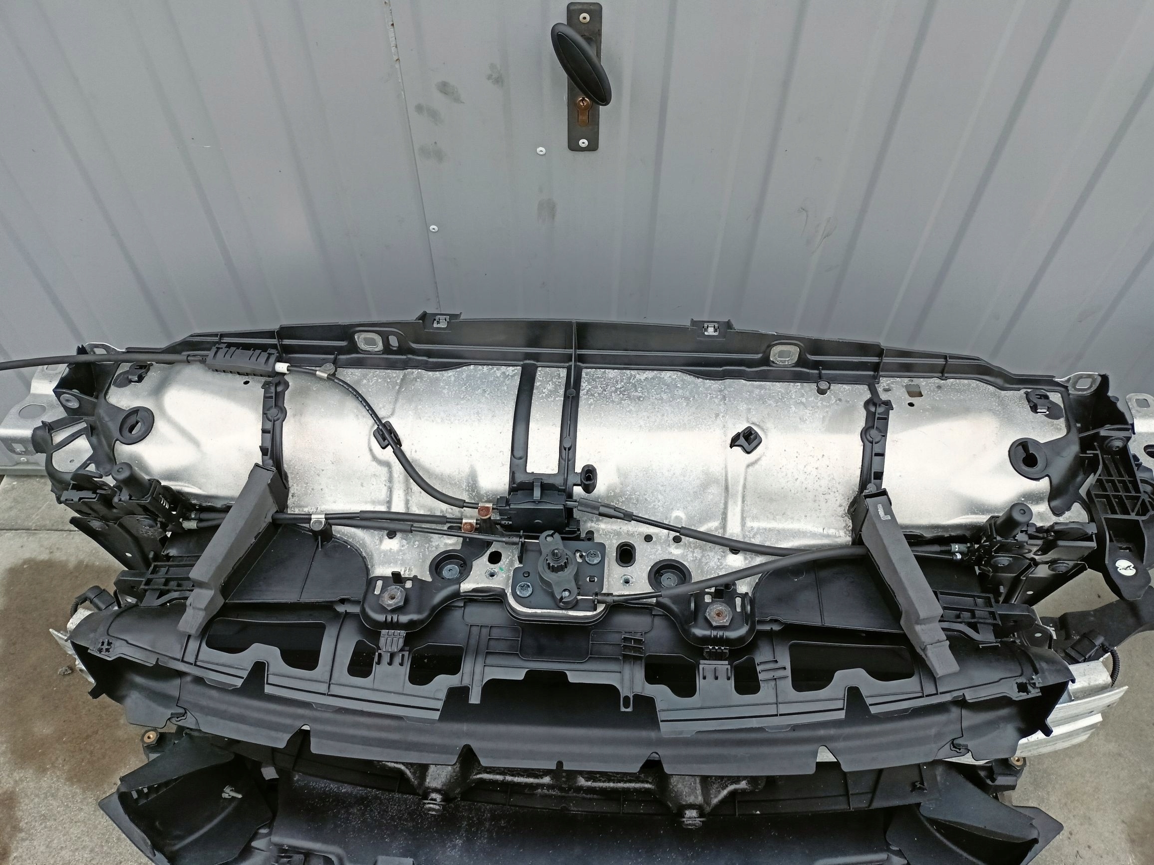 PORSCHE MACAN LIFT 2.0 21- PAS PRZEDNI CHŁODNICE BELKA Waga produktu z opakowaniem jednostkowym 5 kg