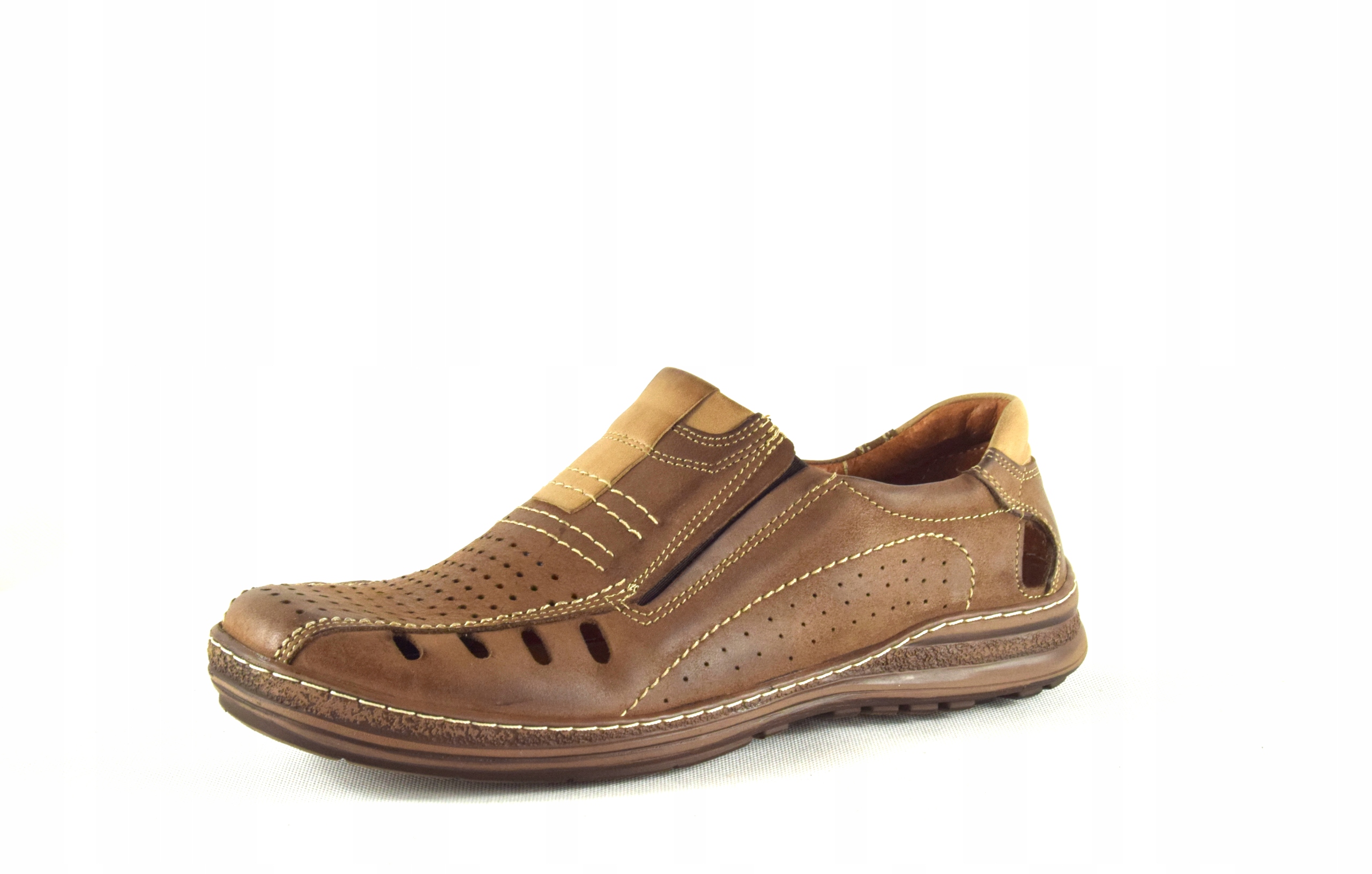 

Lekkie dziurkowane męskie buty ze skóry Pl 190L